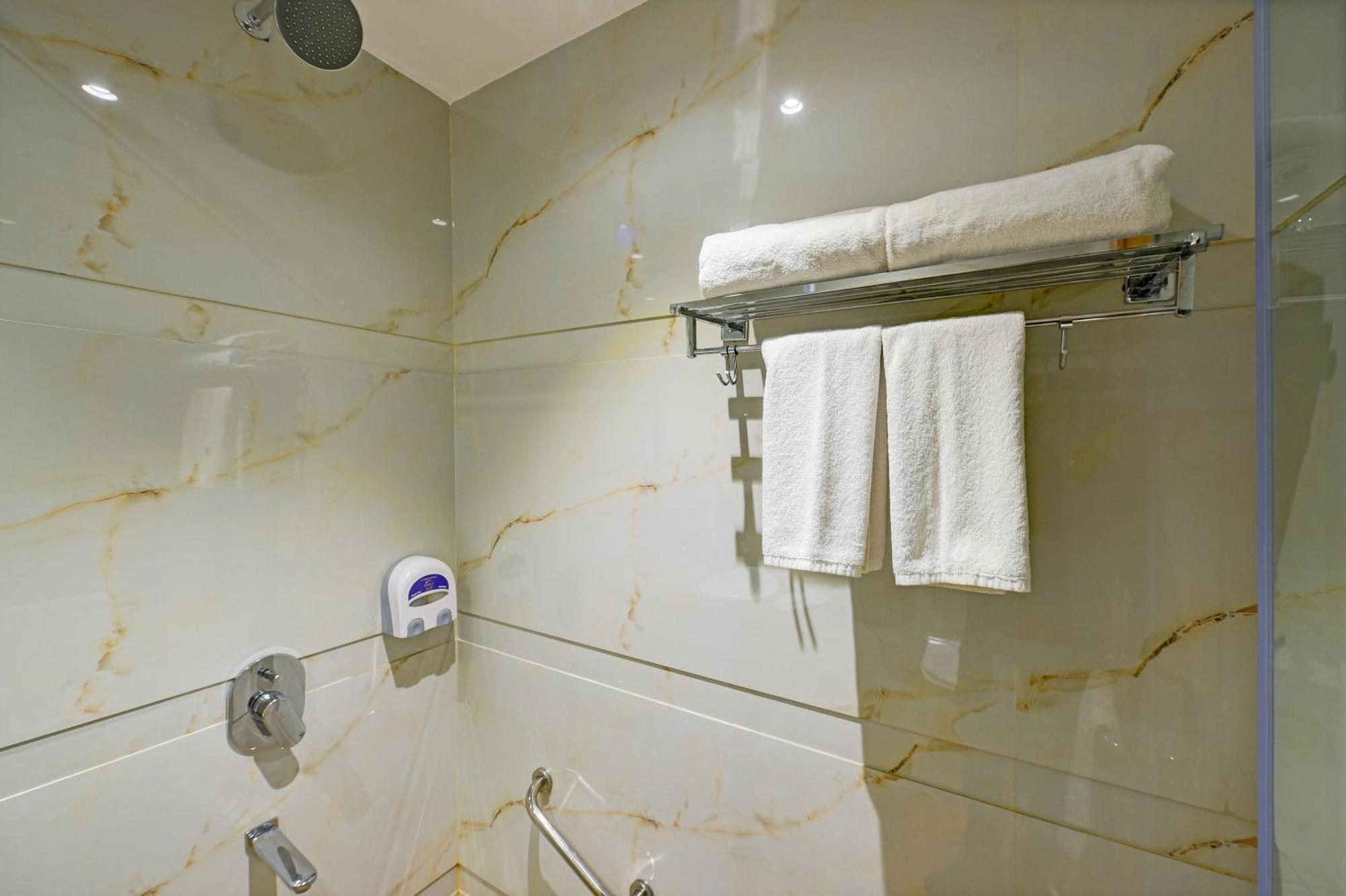 Hotel Classio Royale By Io Near Golden Temple Amritsar