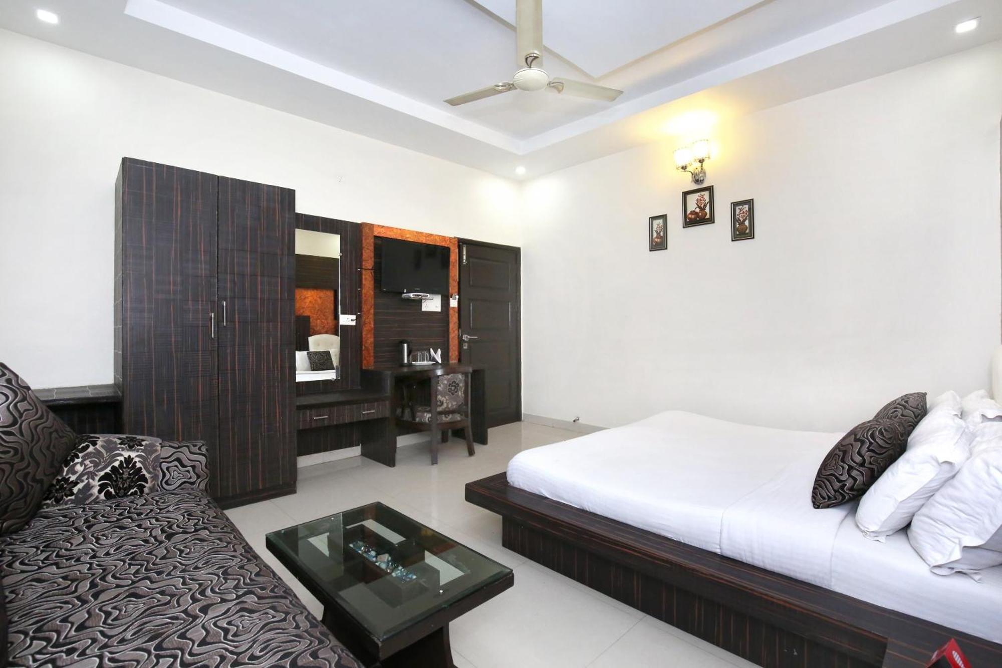 Collection O Nayyar Hotel Amritsar