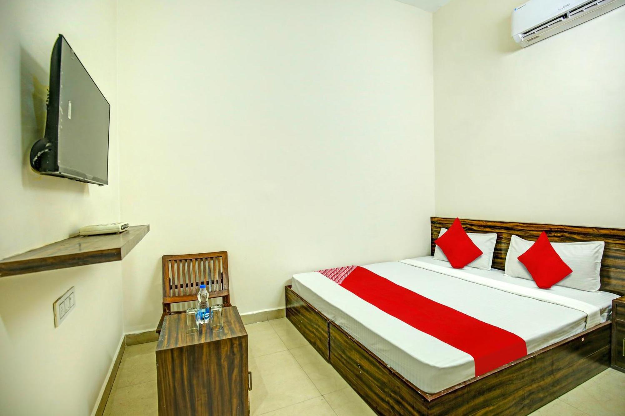 O Bhandari Hotel
