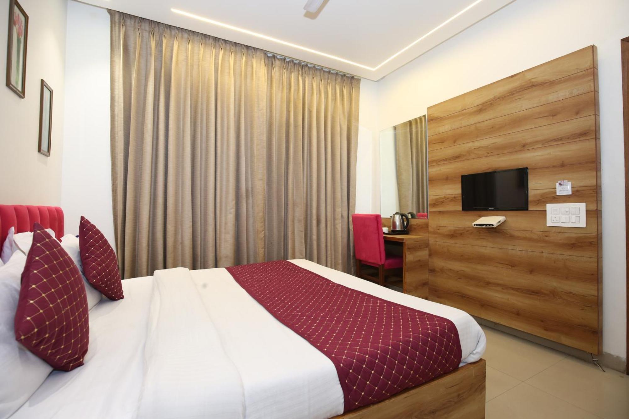 Hotel Rv Regency 3*