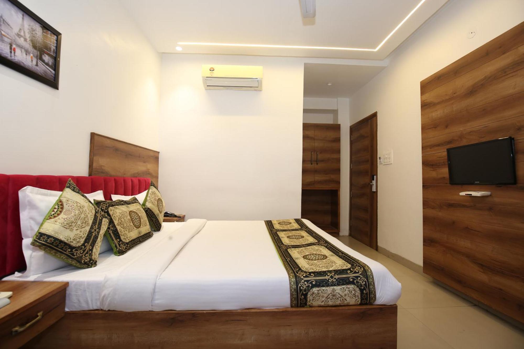 Hotel Rv Regency 3*