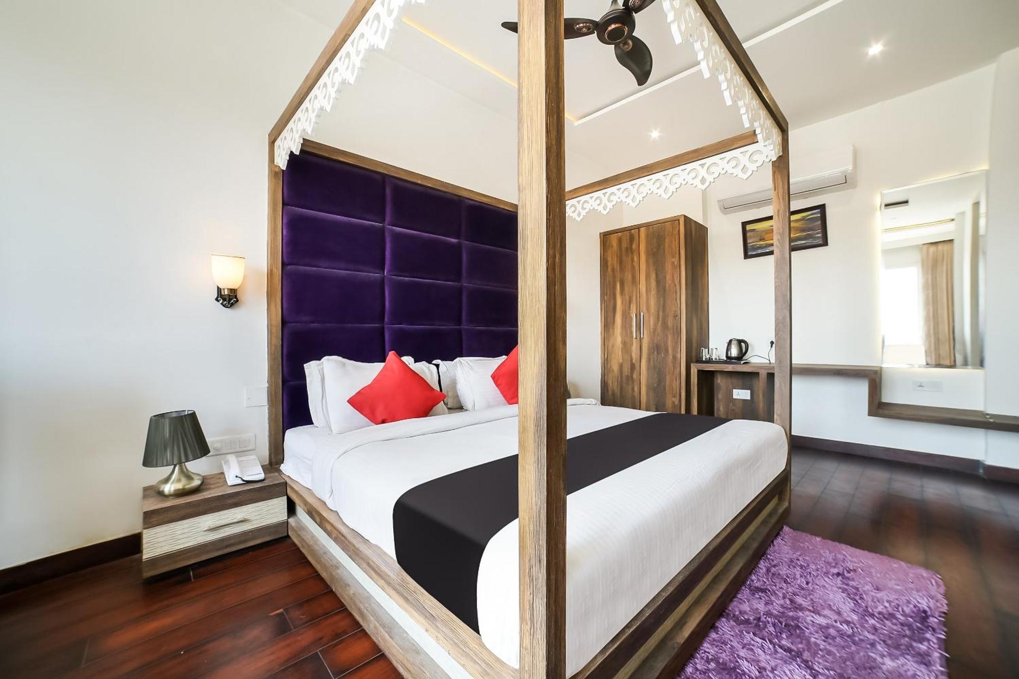 Capital O 38688 Royal Shelaton 3*