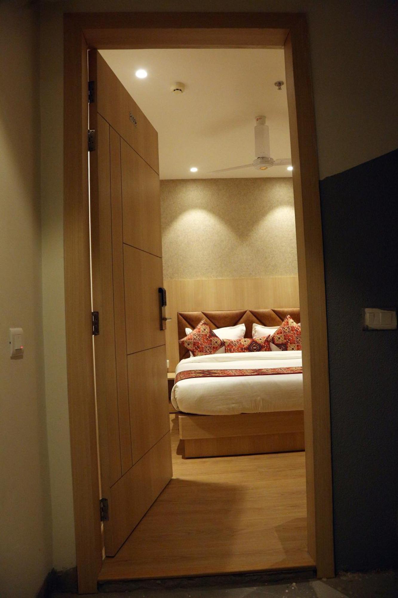 Hotel Jr Grand 100 Meter From Golden Temple Amritsar