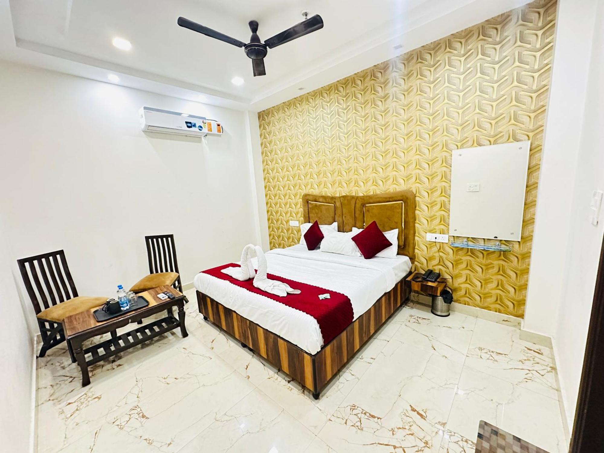 Embasy Near Golden Temple Hotel 3*