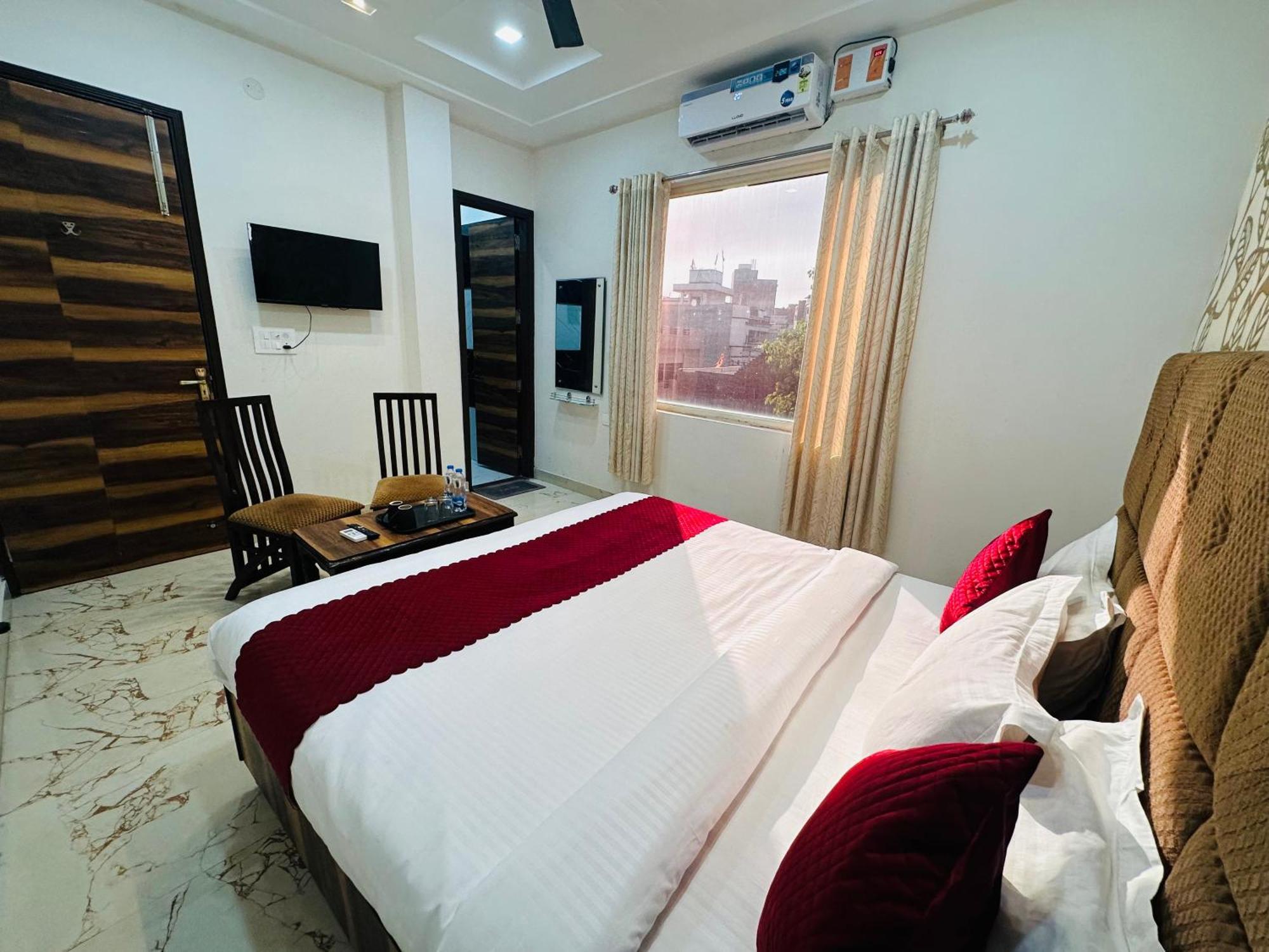 Embasy Near Golden Temple Hotel 3*