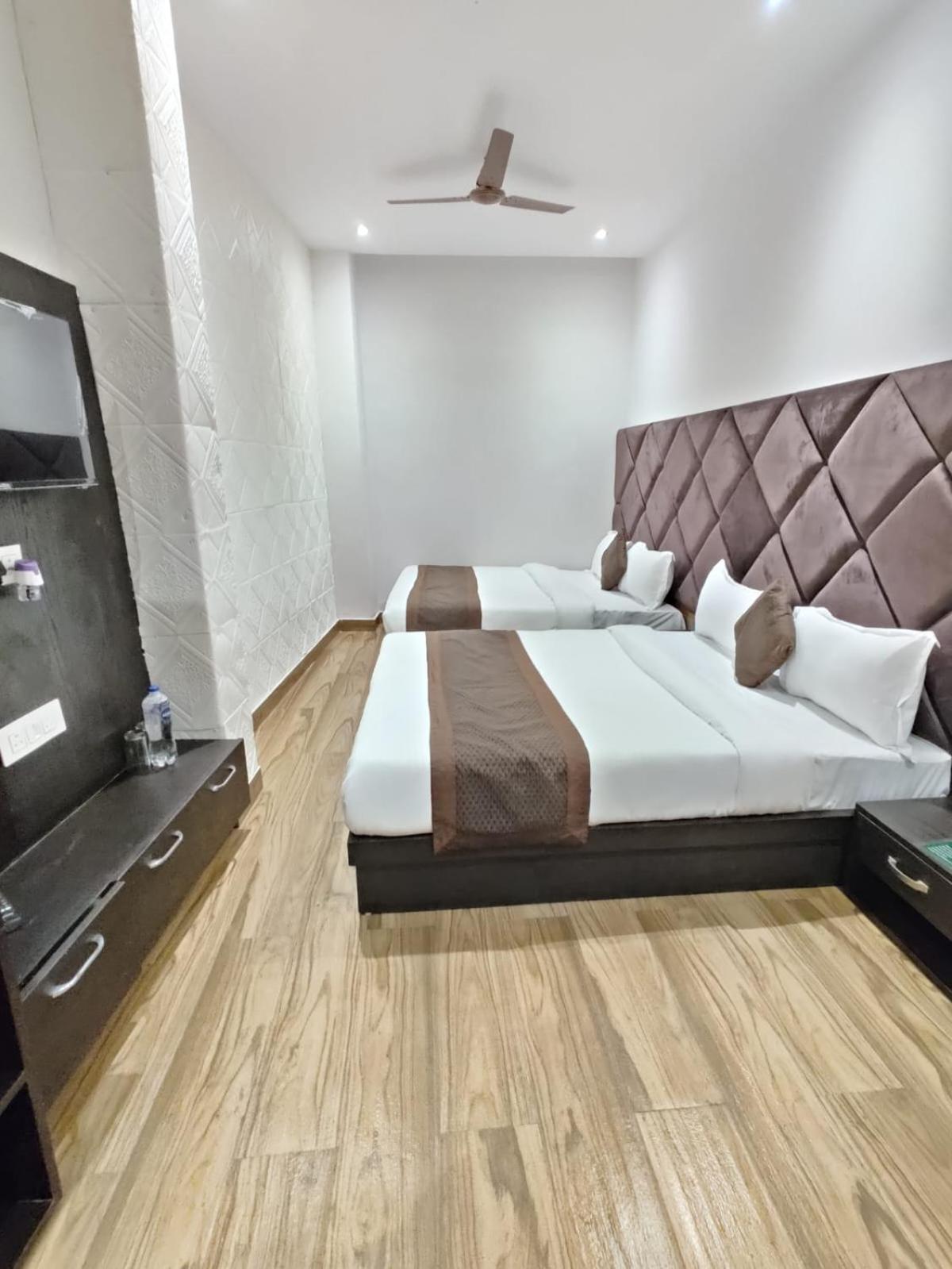 Hotel The Restu And Restaurant 300 Meter From Golden Temple Amritsar