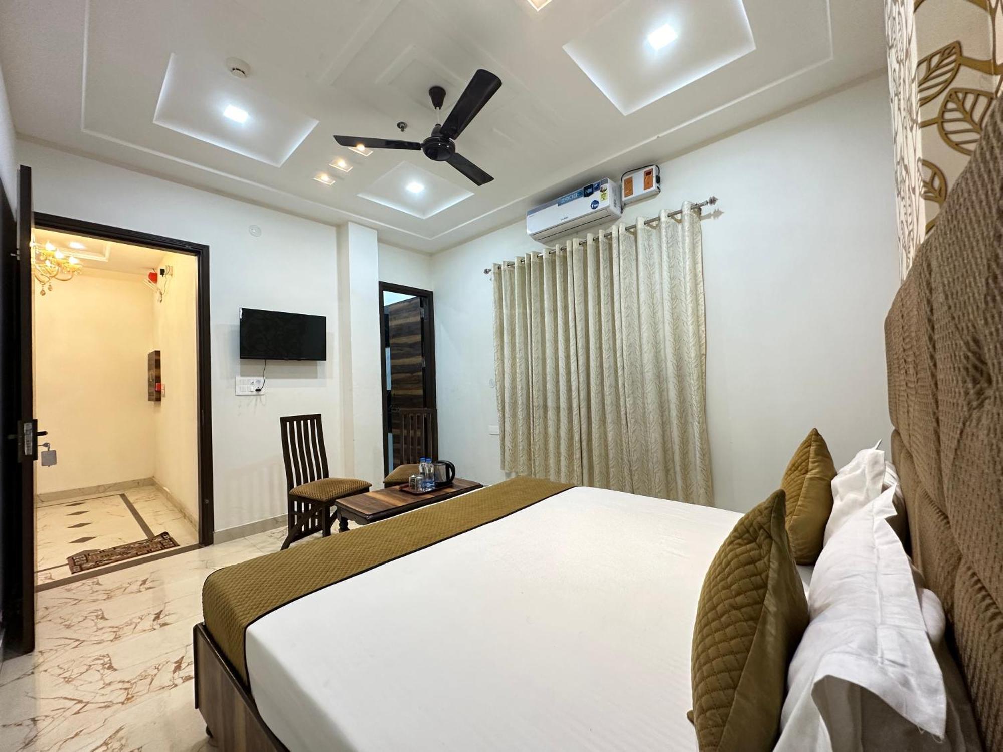 Embasy Near Golden Temple Hotel