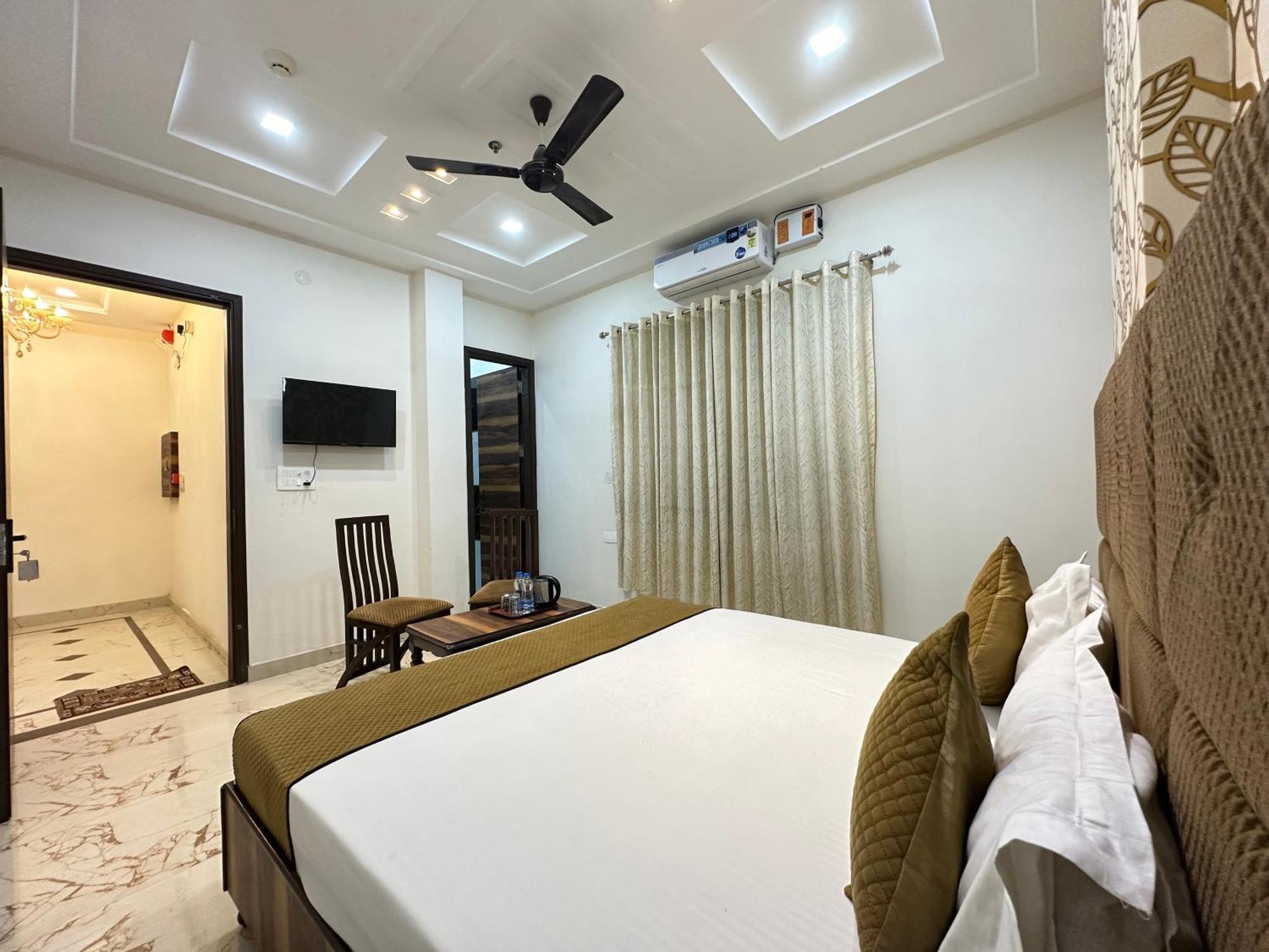 Embasy Near Golden Temple Hotel 3*