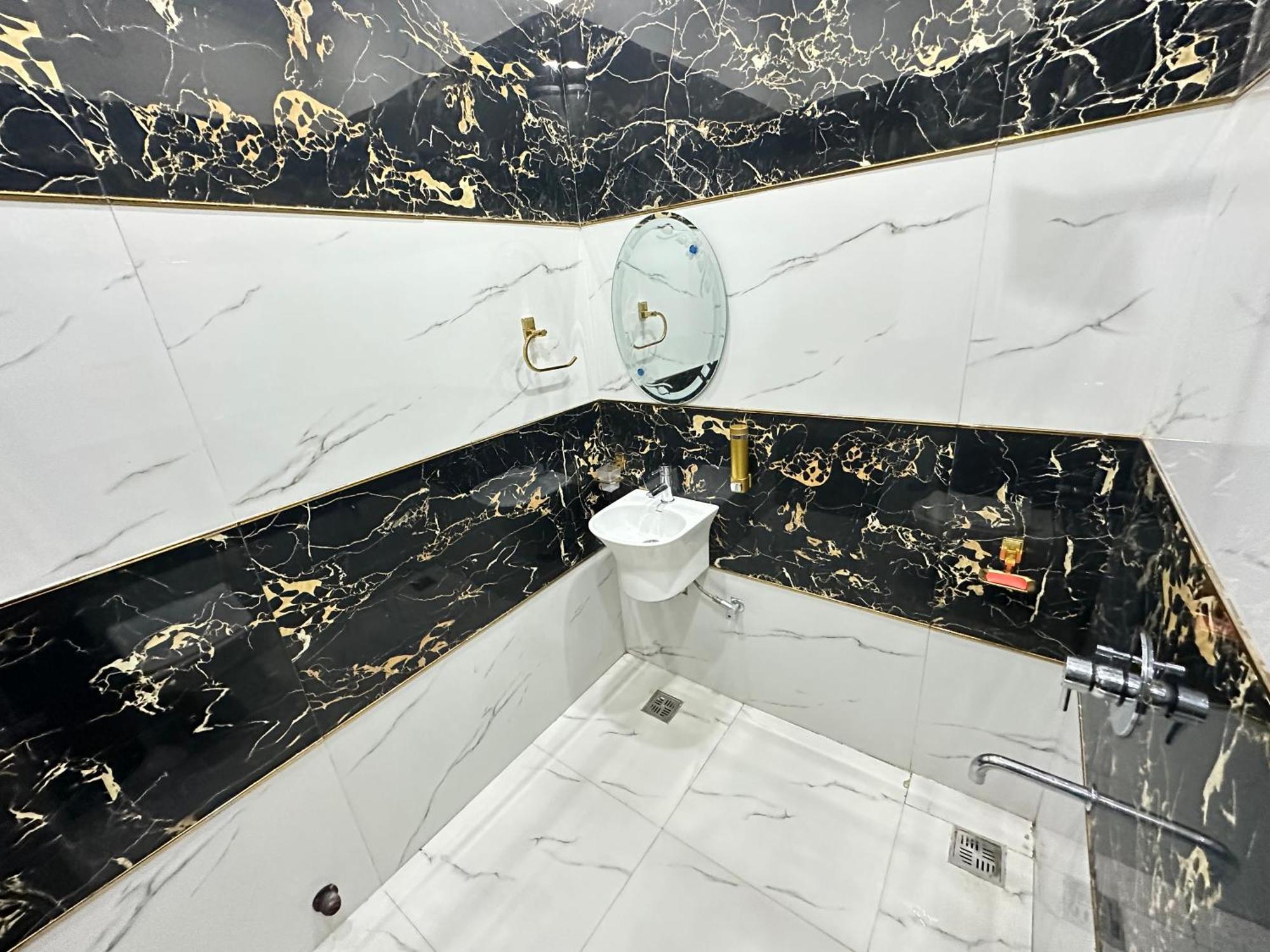 Embasy Near Golden Temple Hotel 3*