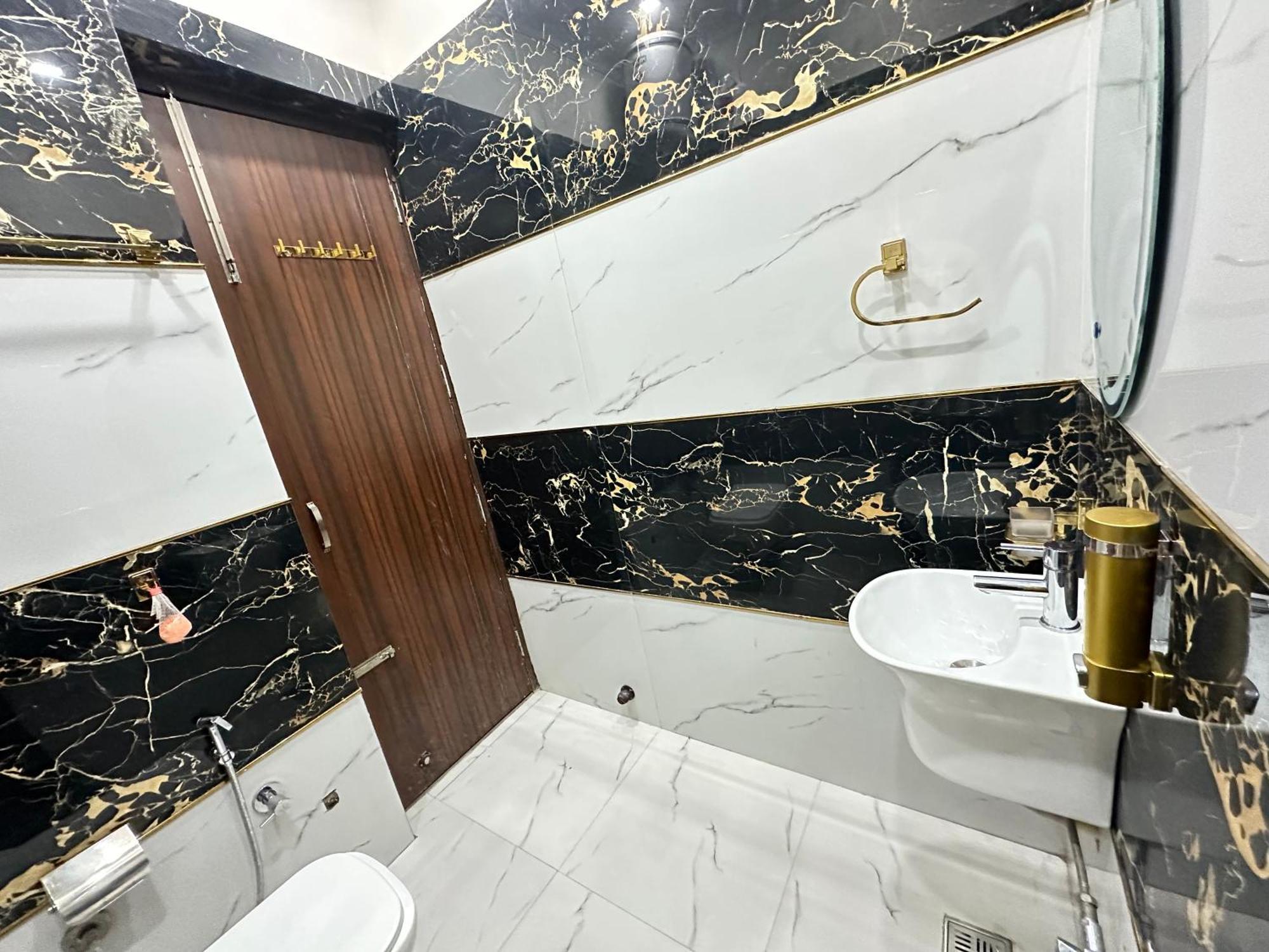 Embasy Near Golden Temple Hotel Amritsar