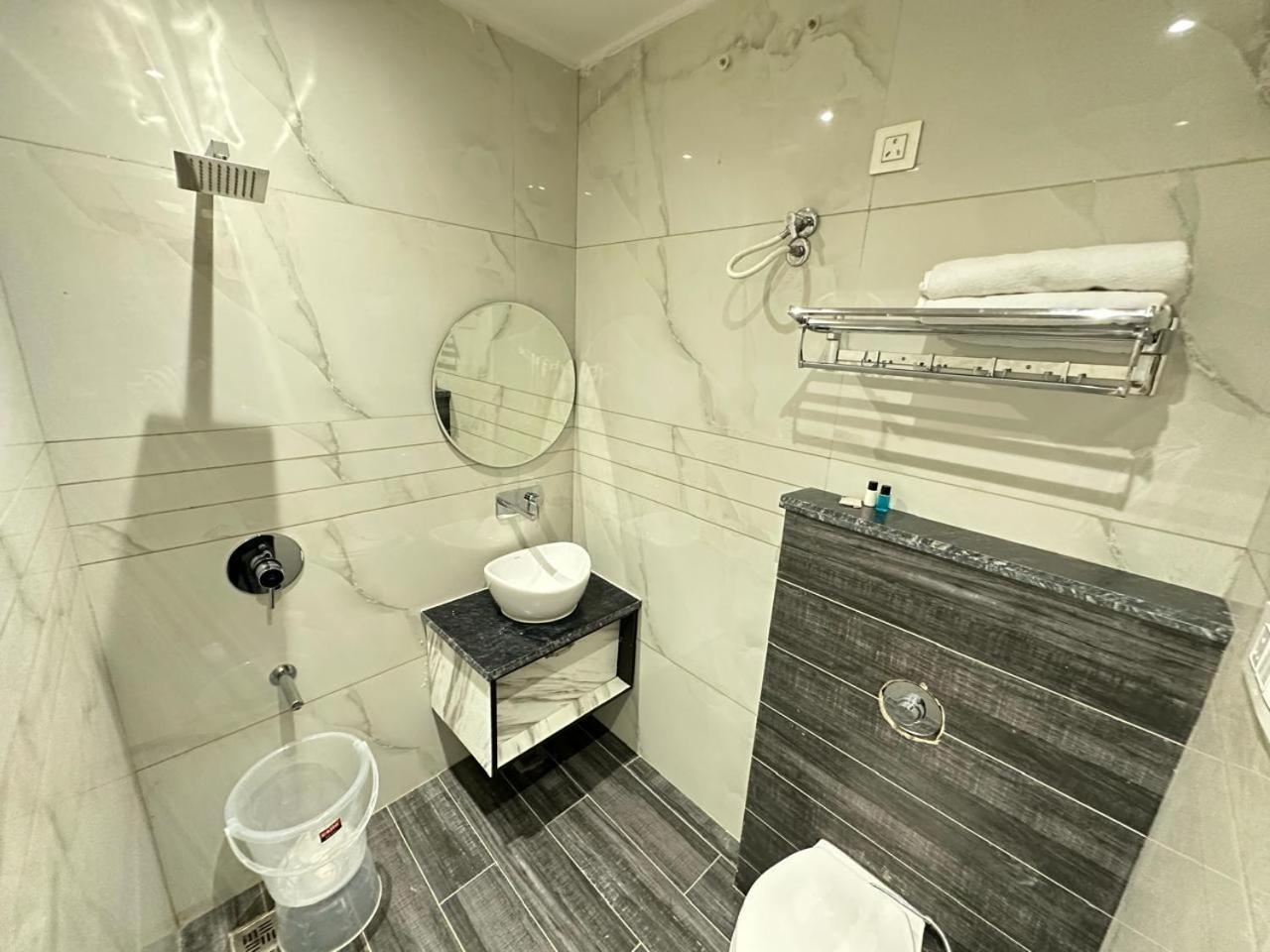 Hotel The Restu And Restaurant 300 Meter From Golden Temple 3*