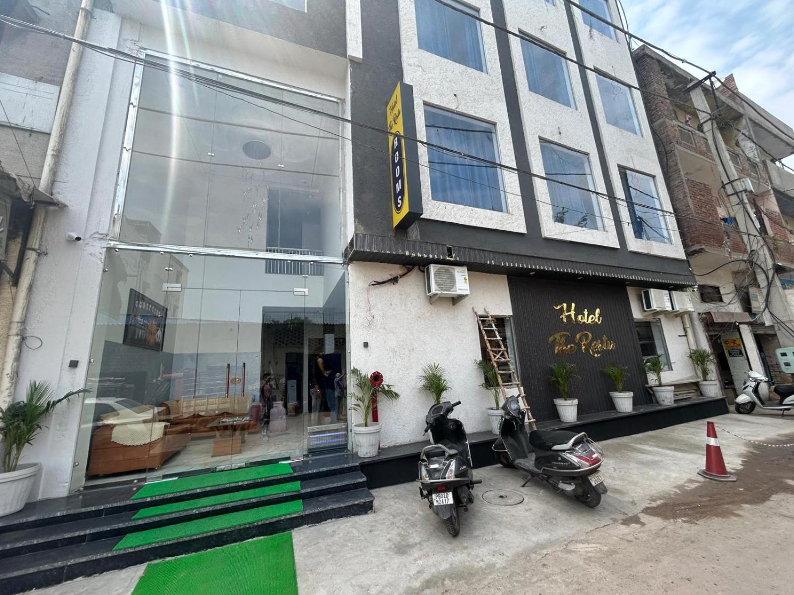 The Restu And Restaurant 300 Meter From Golden Temple Hotel Amritsar