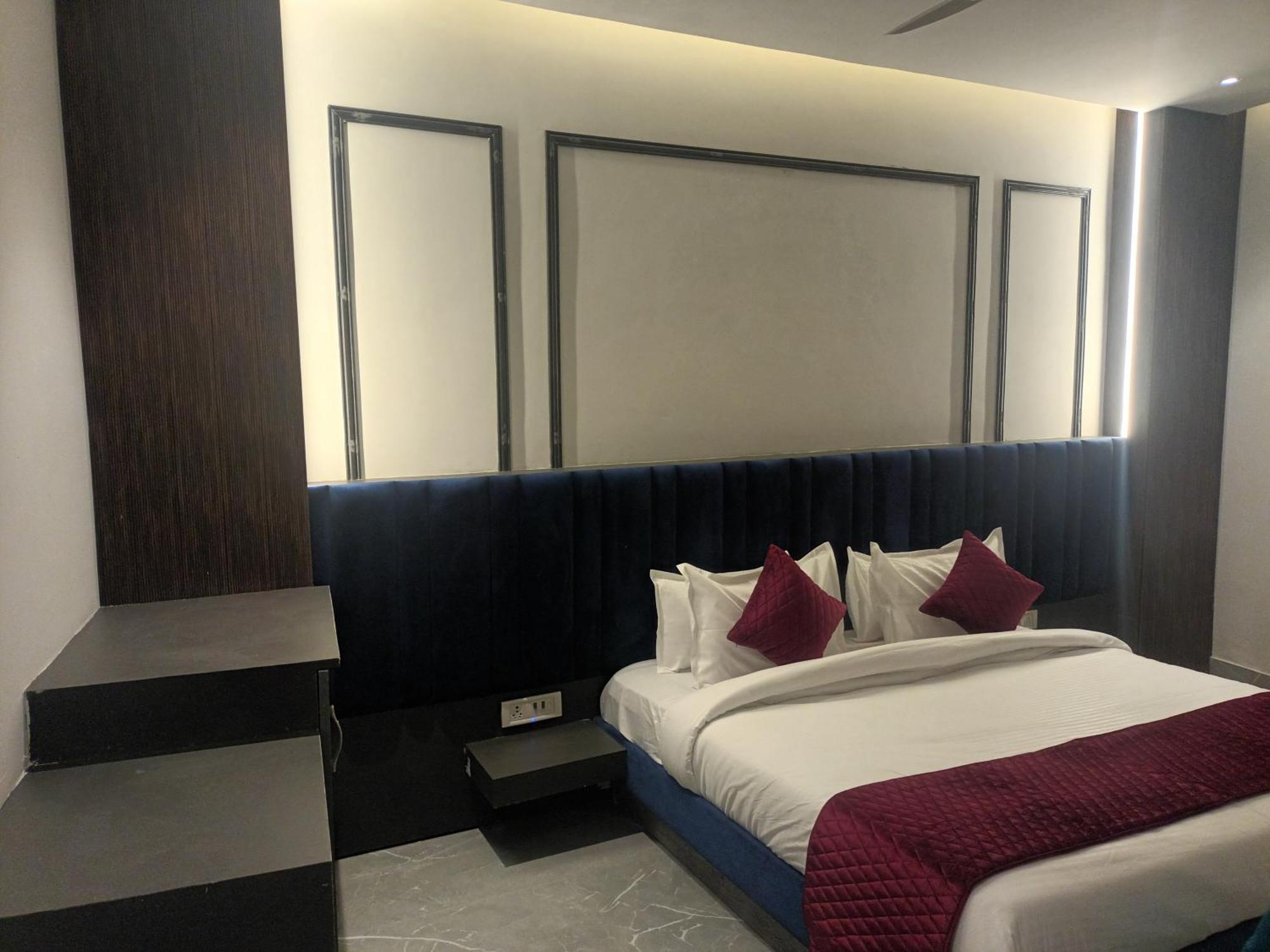 Oscar Hotel 3*