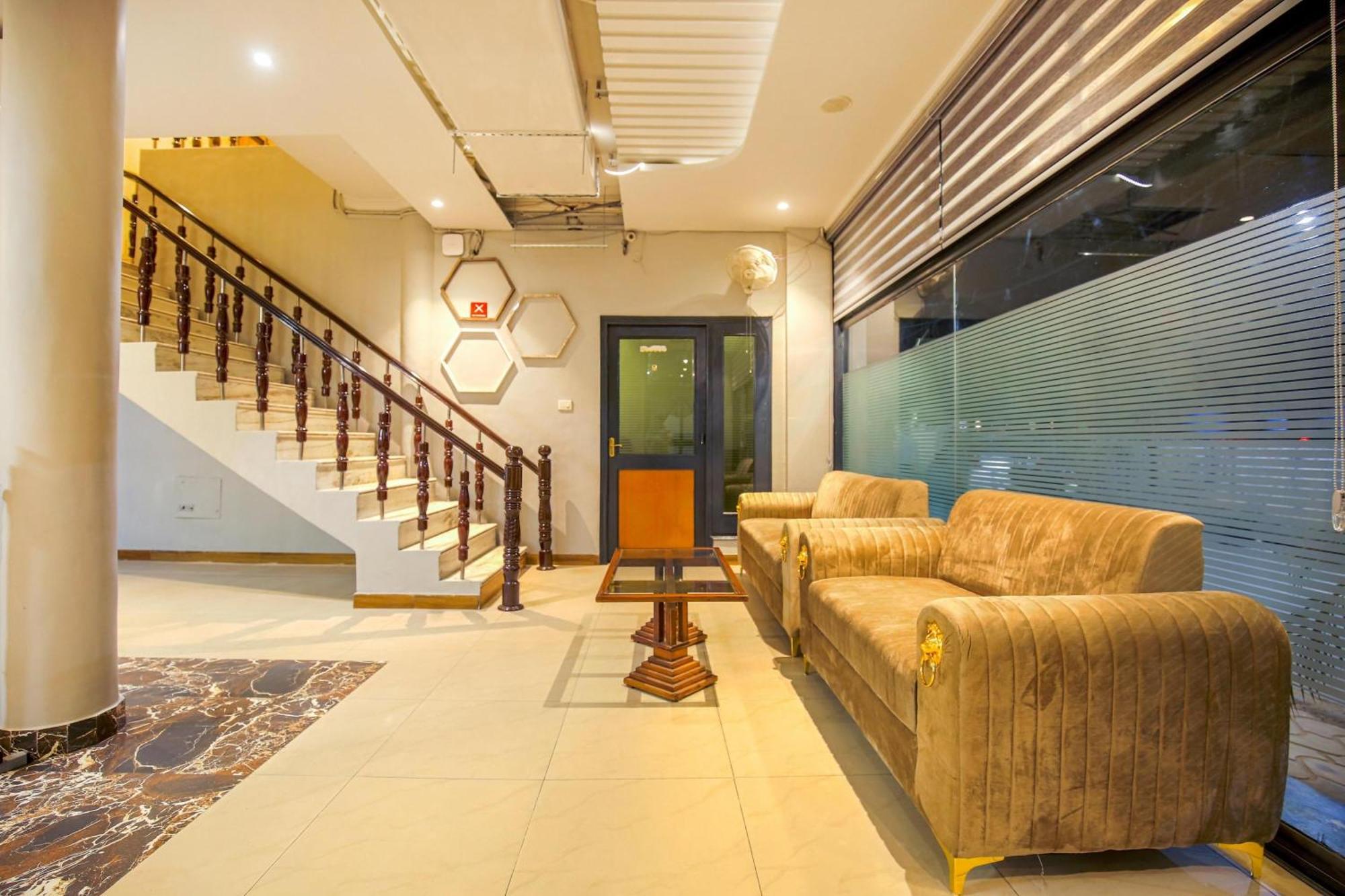 Hotel Ricky International