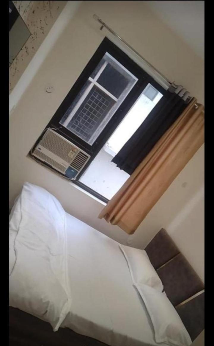 Crysta Guest house *