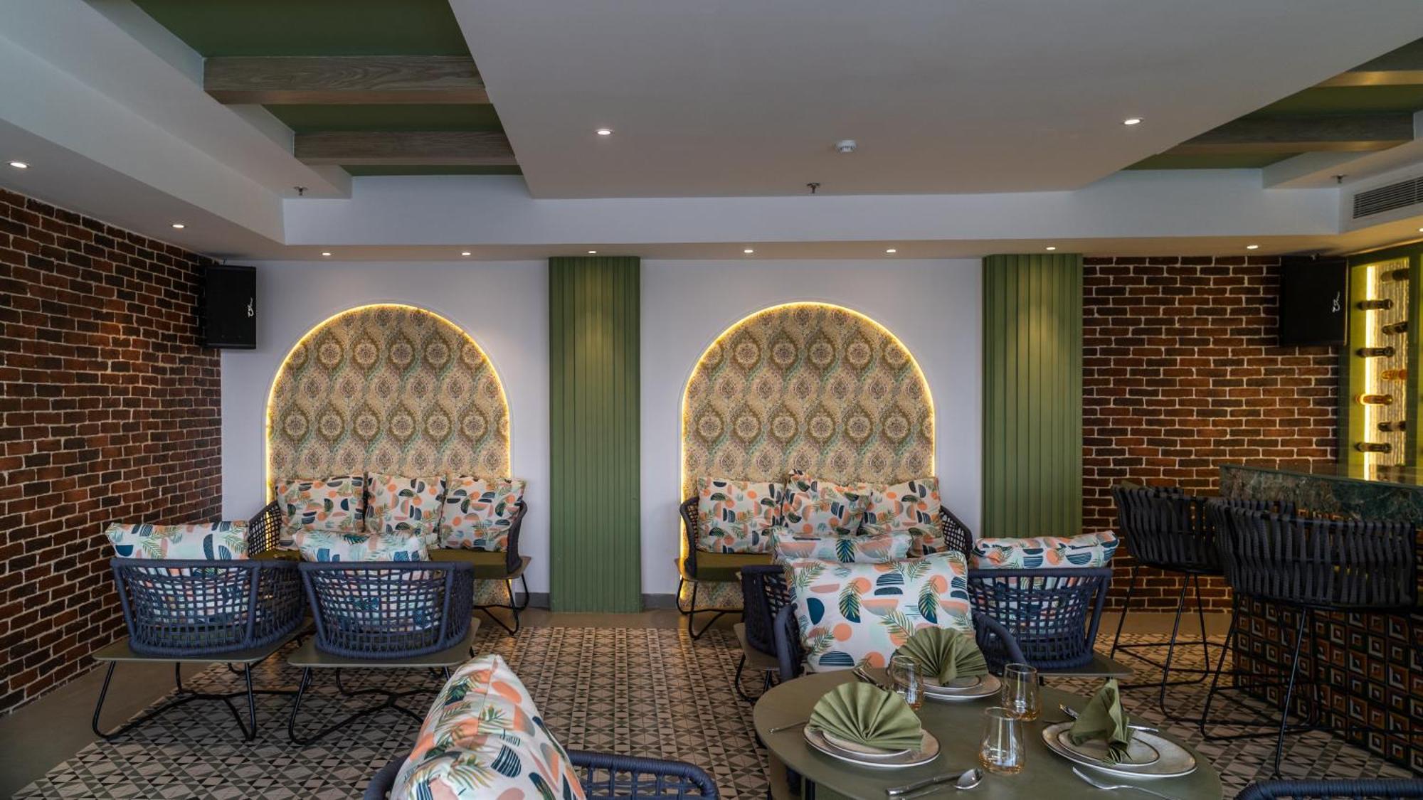 Hotel Regenta Place By Royal Orchid Limited 4*