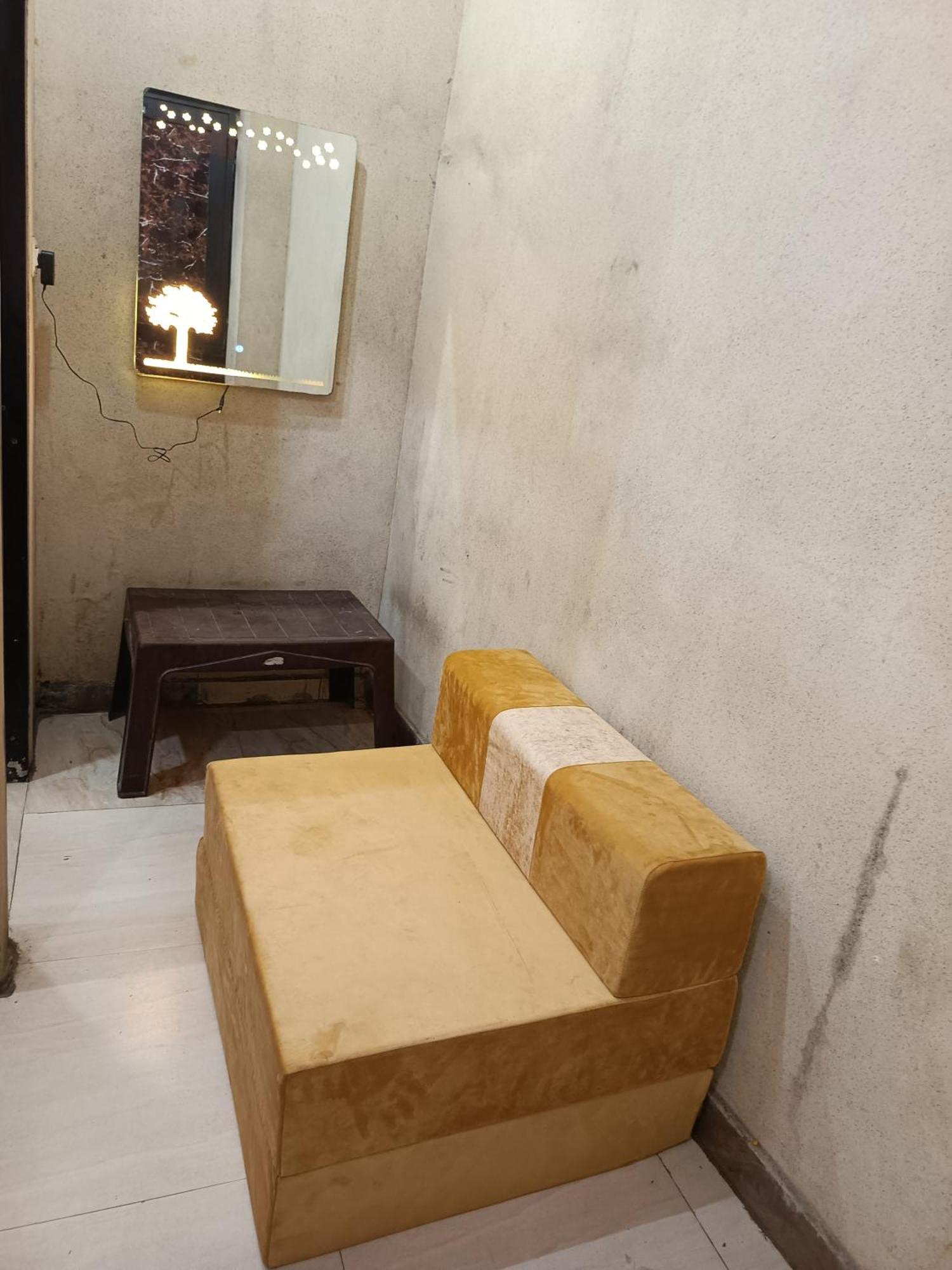 Guest house Sidhu Double Bed Attach Bathroom Amritsar