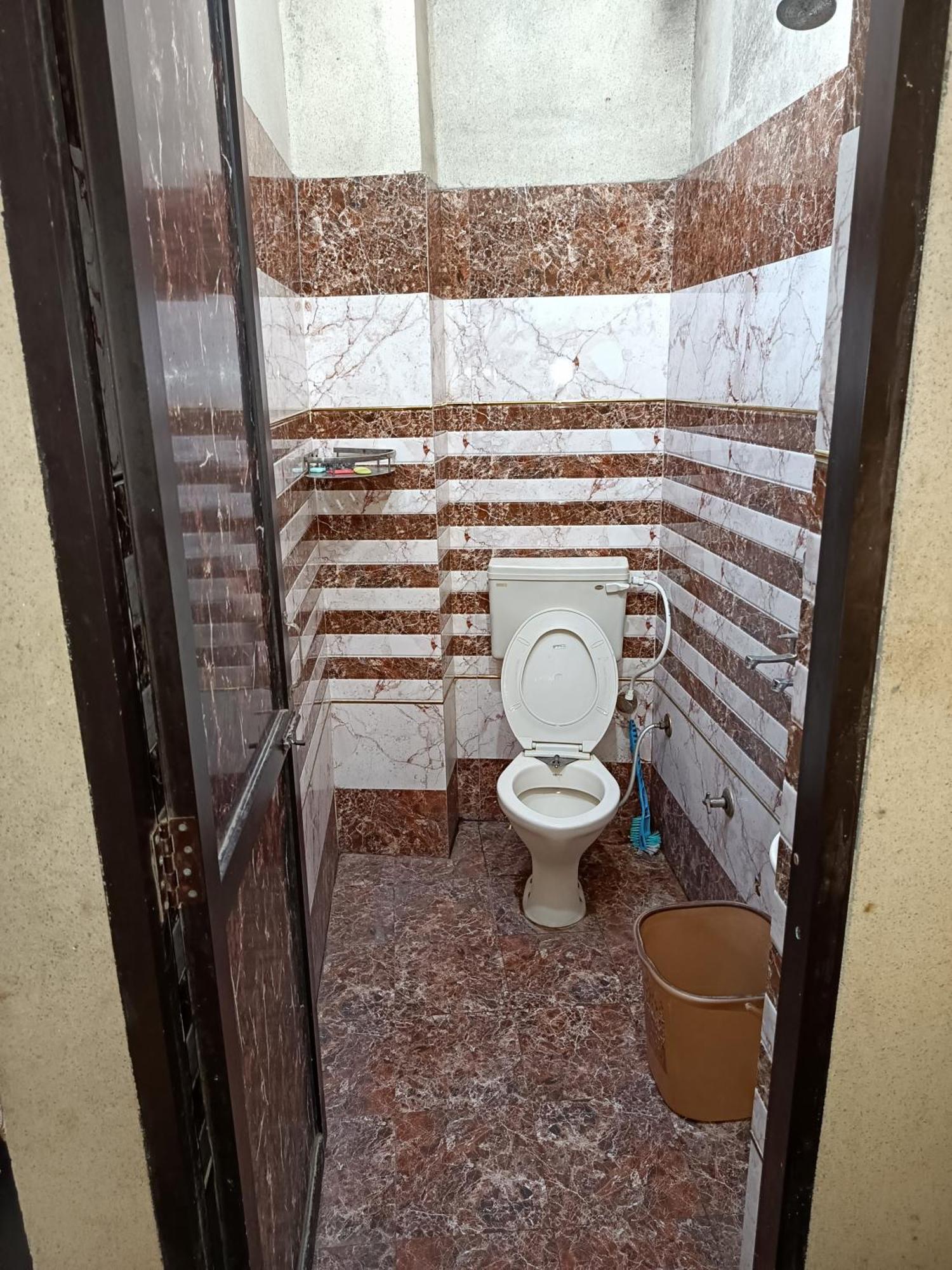 Sidhu Double Bed Attach Bathroom