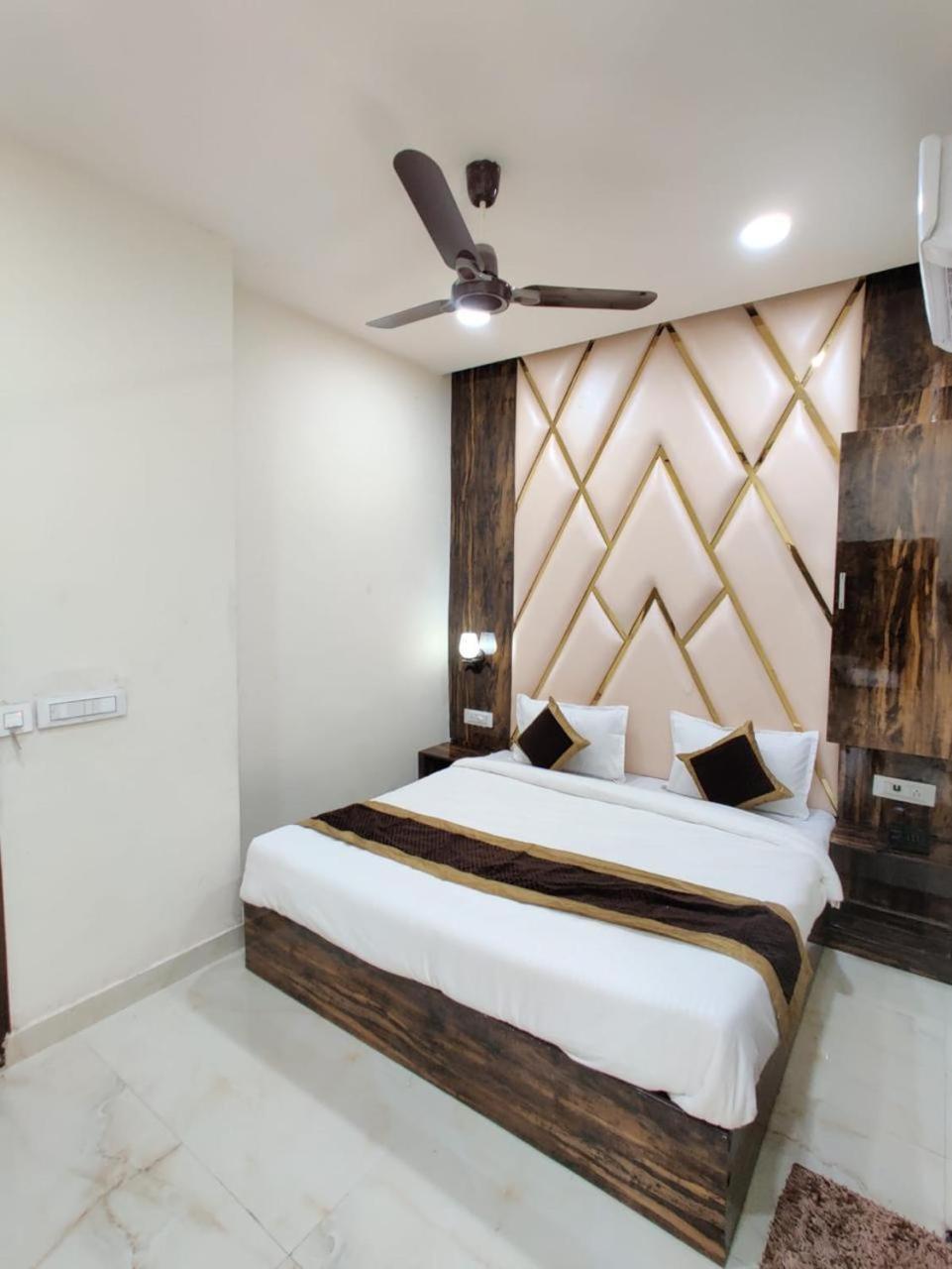Gs 200 Mtr From Golden Temple 3* Amritsar