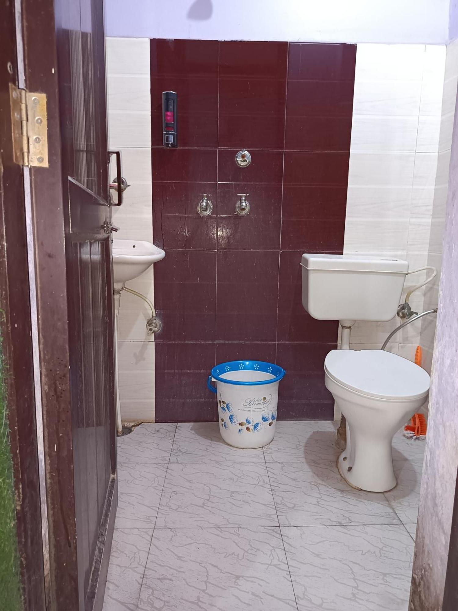 Sidhu Double Bed Attach Bathroom Guest house Amritsar
