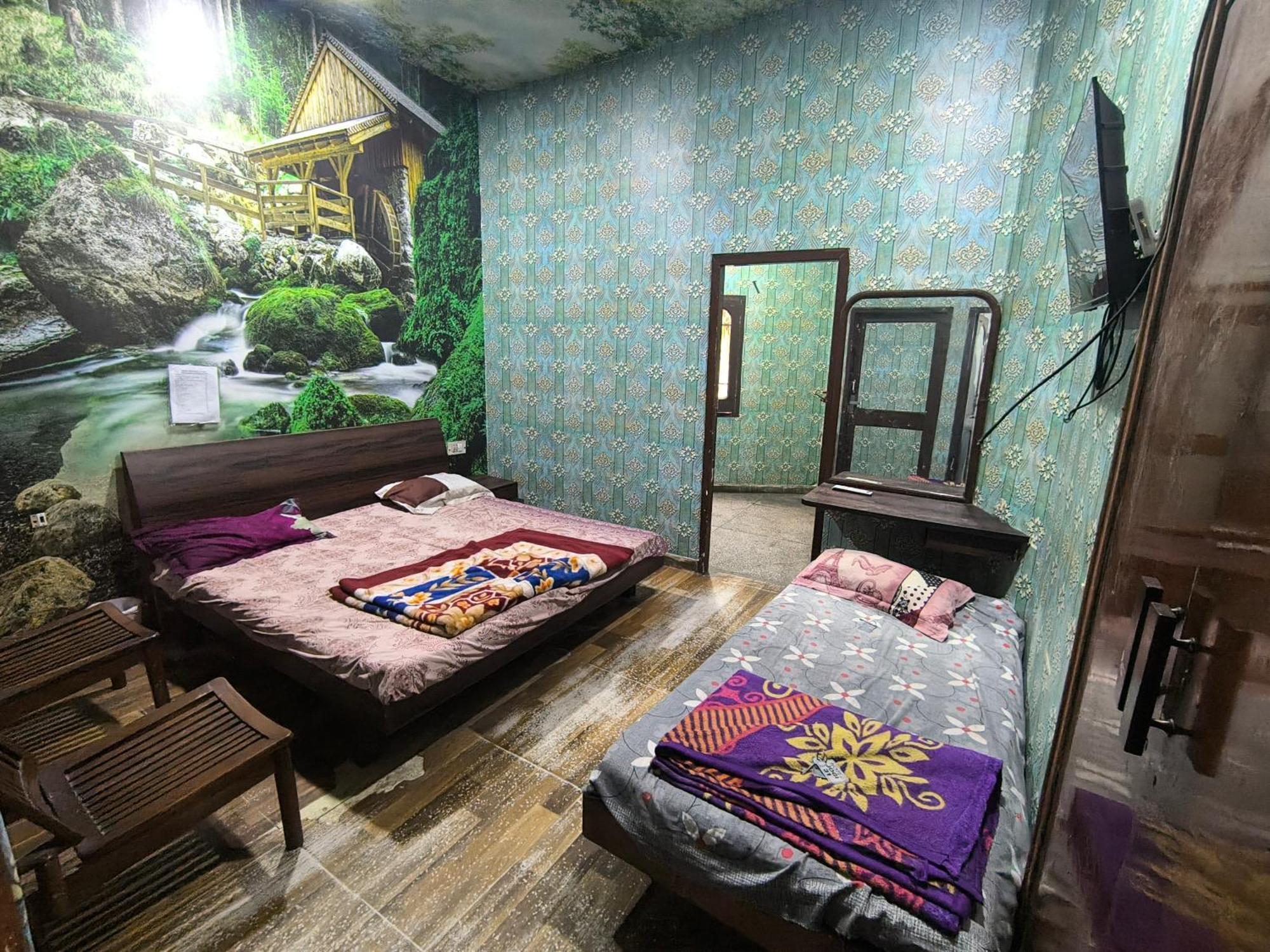 Jogi Welcome Families, Friends, Groups, Couples, Singles Fully Airconditioner, Attach Washrooms, Lift, Wifi, 24 Service, Power Backup Amritsar