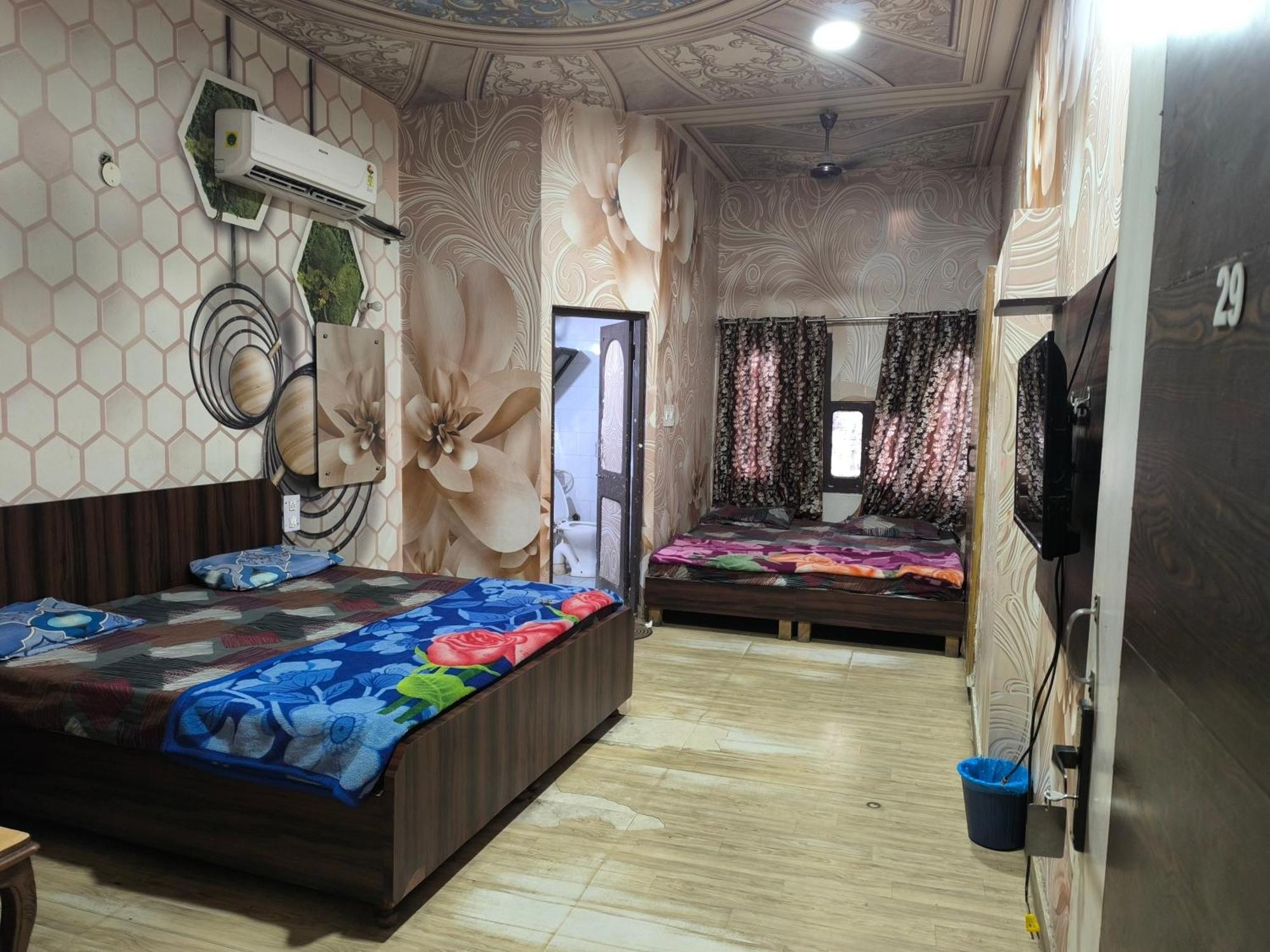 Jogi Welcome Families, Friends, Groups, Couples, Singles Fully Airconditioner, Attach Washrooms, Lift, Wifi, 24 Service, Power Backup 2* Amritsar