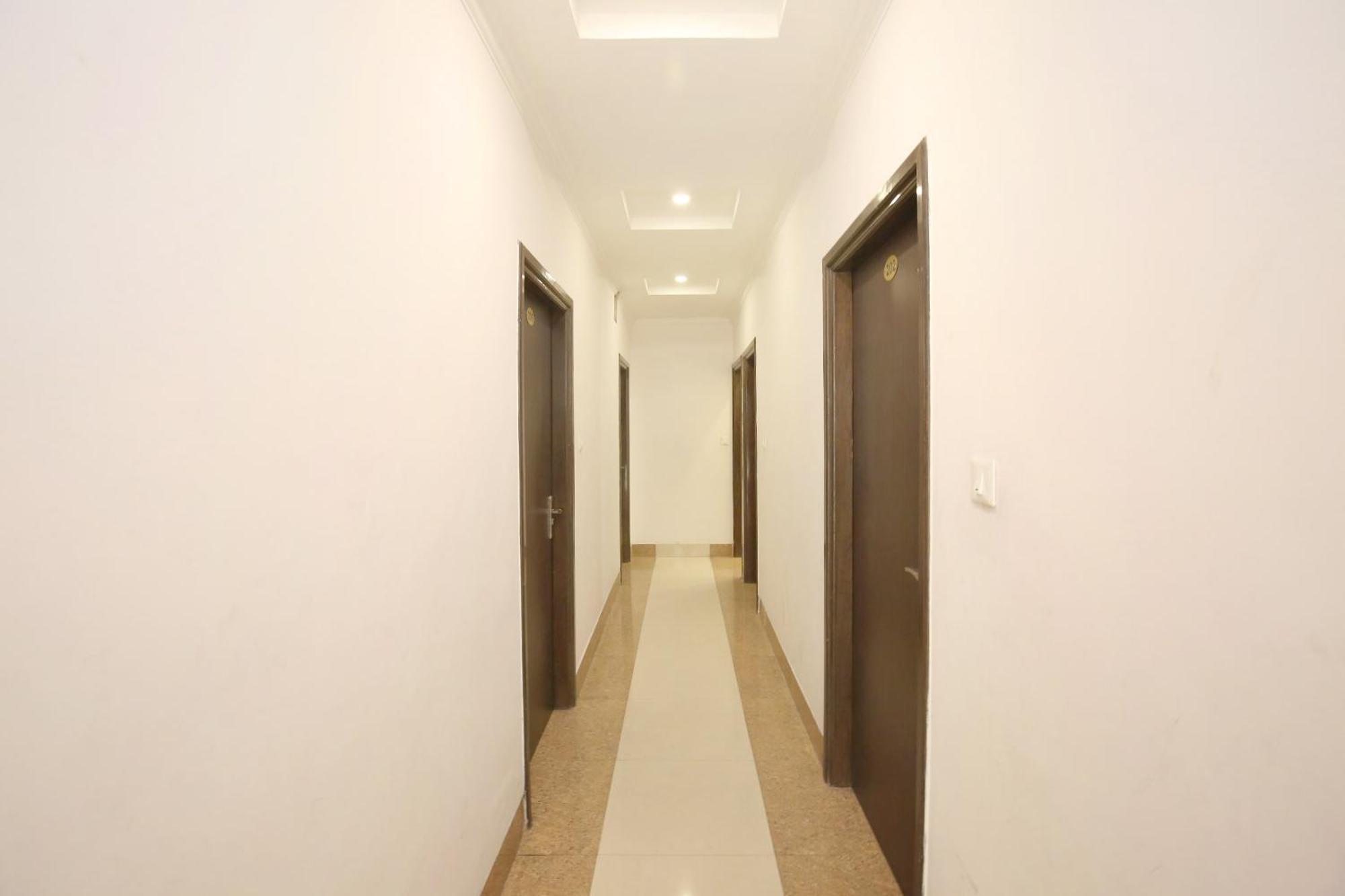 O Axis Hotel 4*