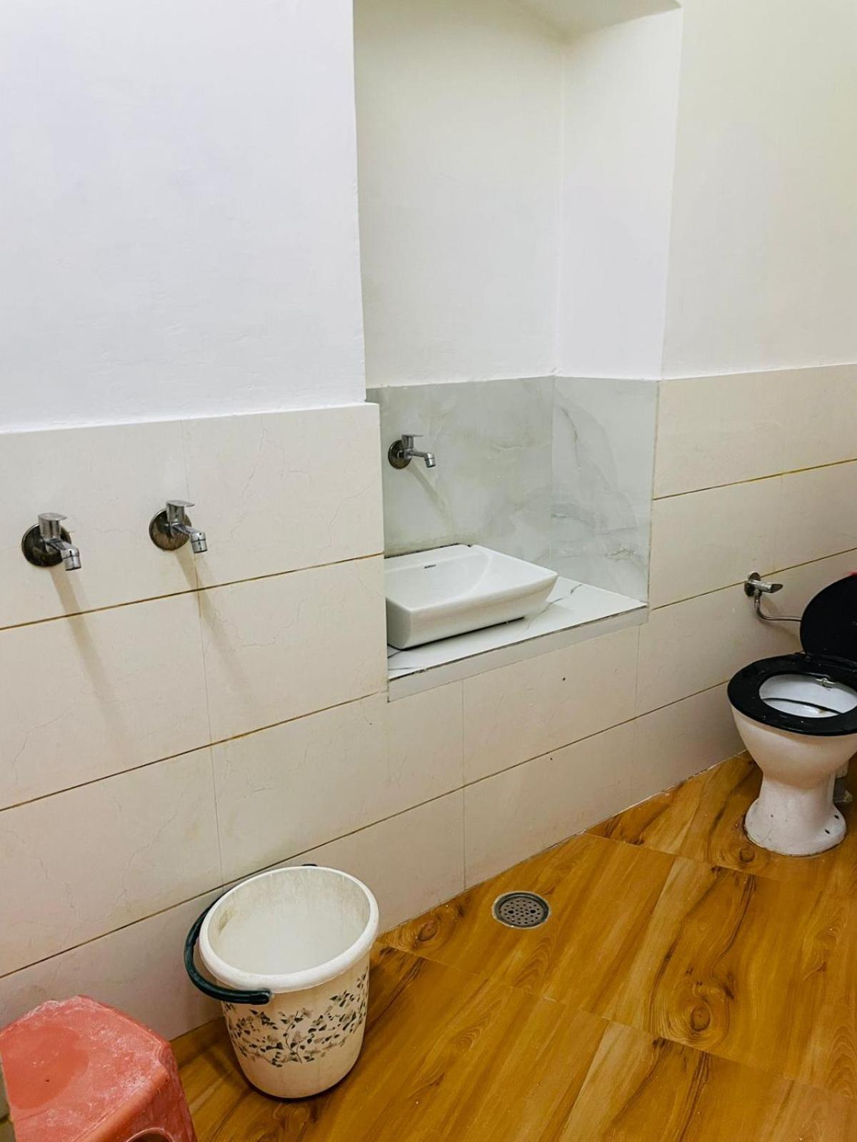 Vasu Guest house *