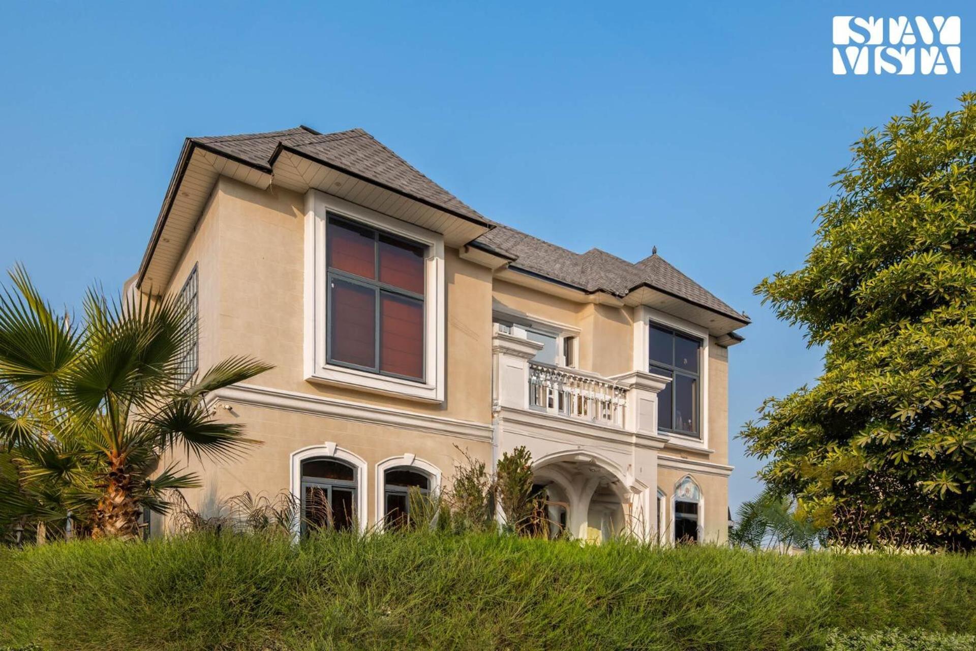 Villa Stayvista's Velvet Whisper - Urban Retreat With Contemporary Decor, Cozy Balcony & Lawn