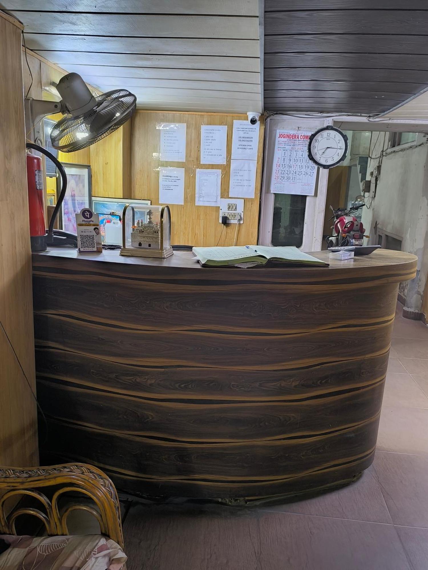 Hotel Jogi Welcome Families, Friends, Groups, Couples, Singles Fully Airconditioner, Attach Washrooms, Lift, Wifi, 24 Service, Power Backup 2*