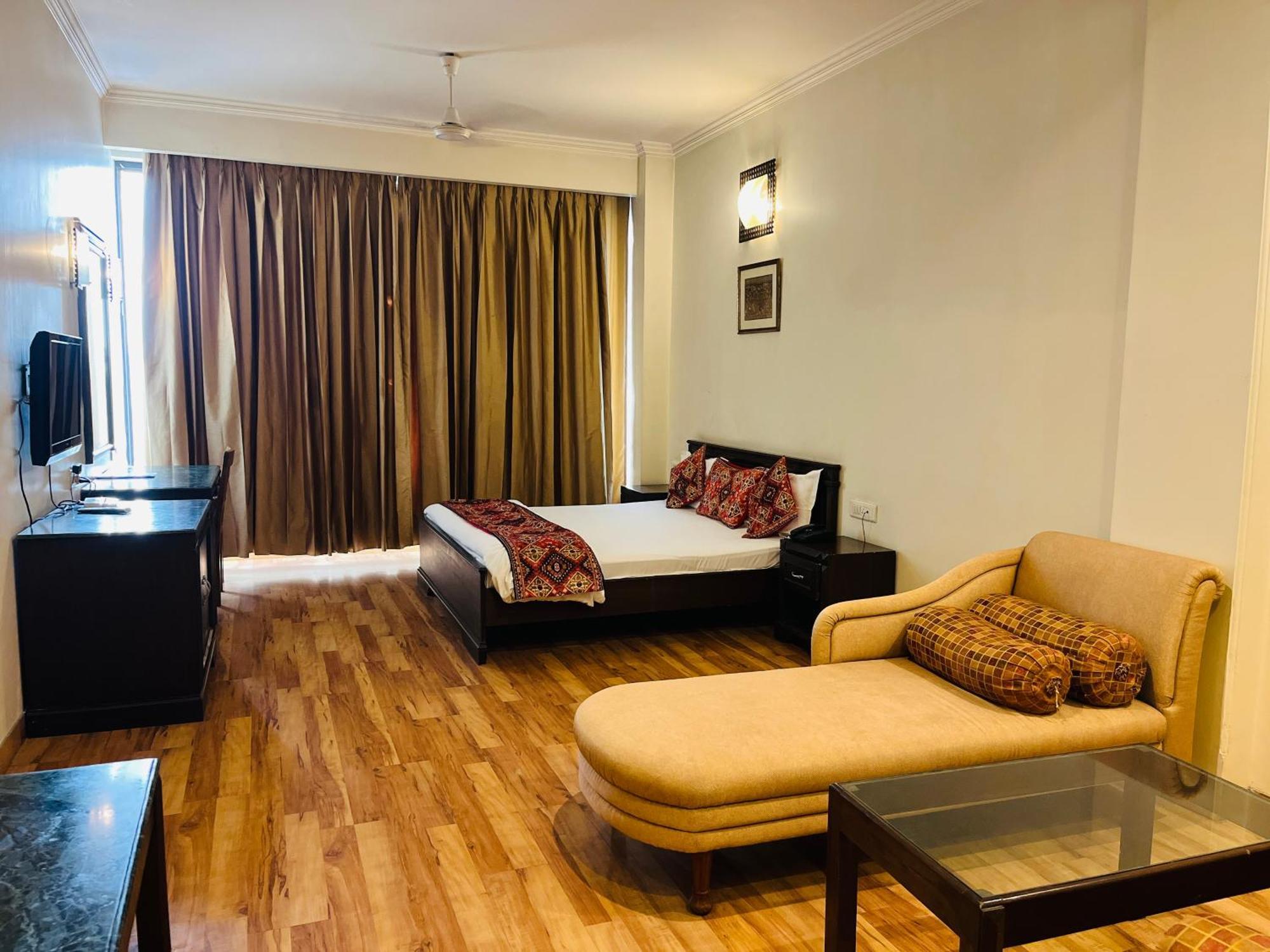 Hotel Surya Residency 3*