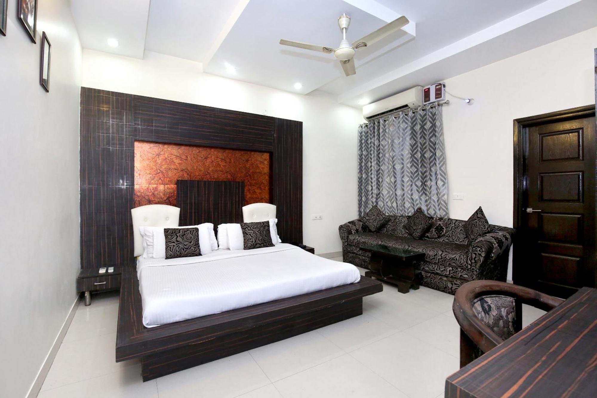 Collection O Nayyar Hotel