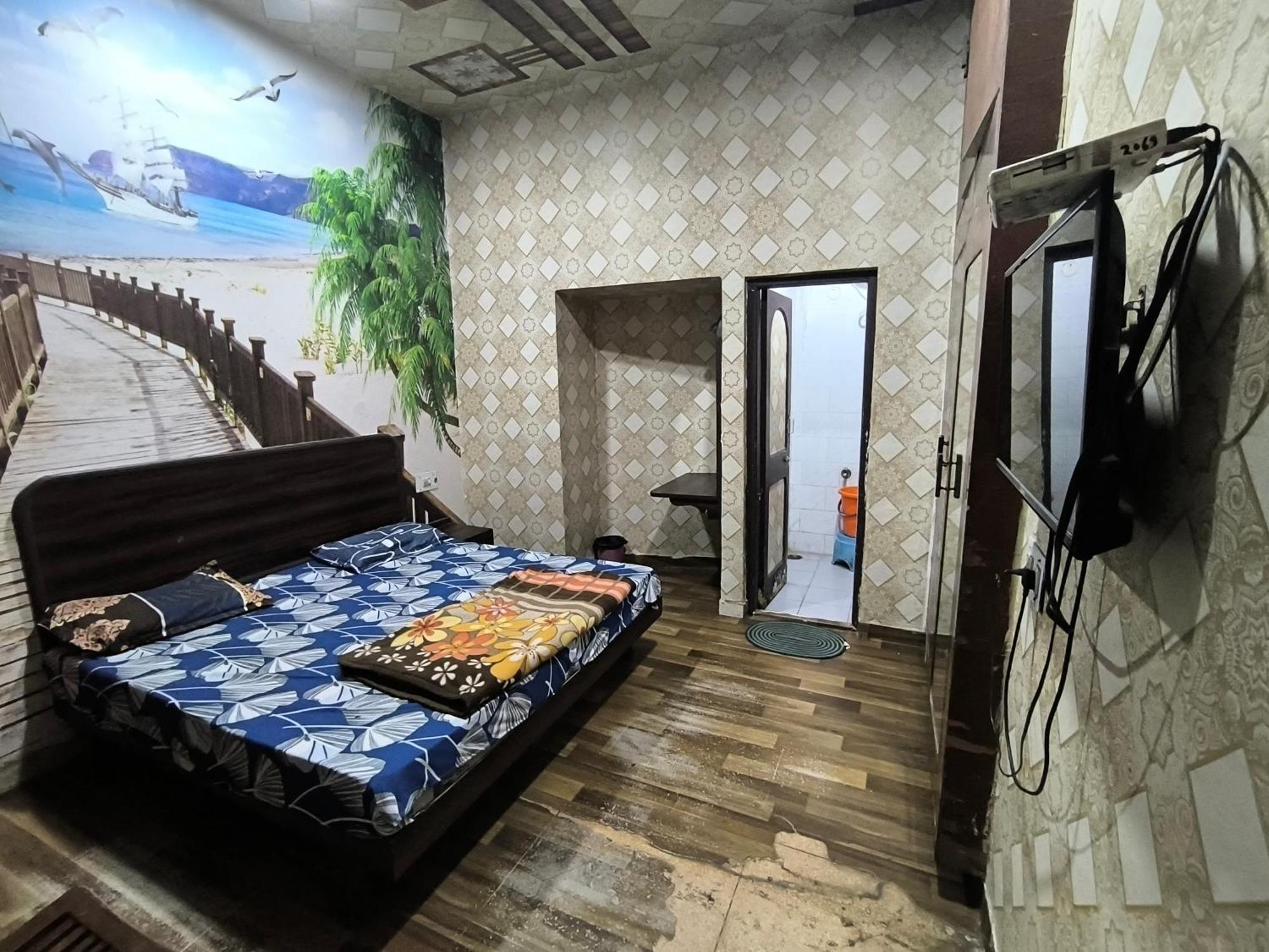 Hotel Jogi Welcome Families, Friends, Groups, Couples, Singles Fully Airconditioner, Attach Washrooms, Lift, Wifi, 24 Service, Power Backup 2*
