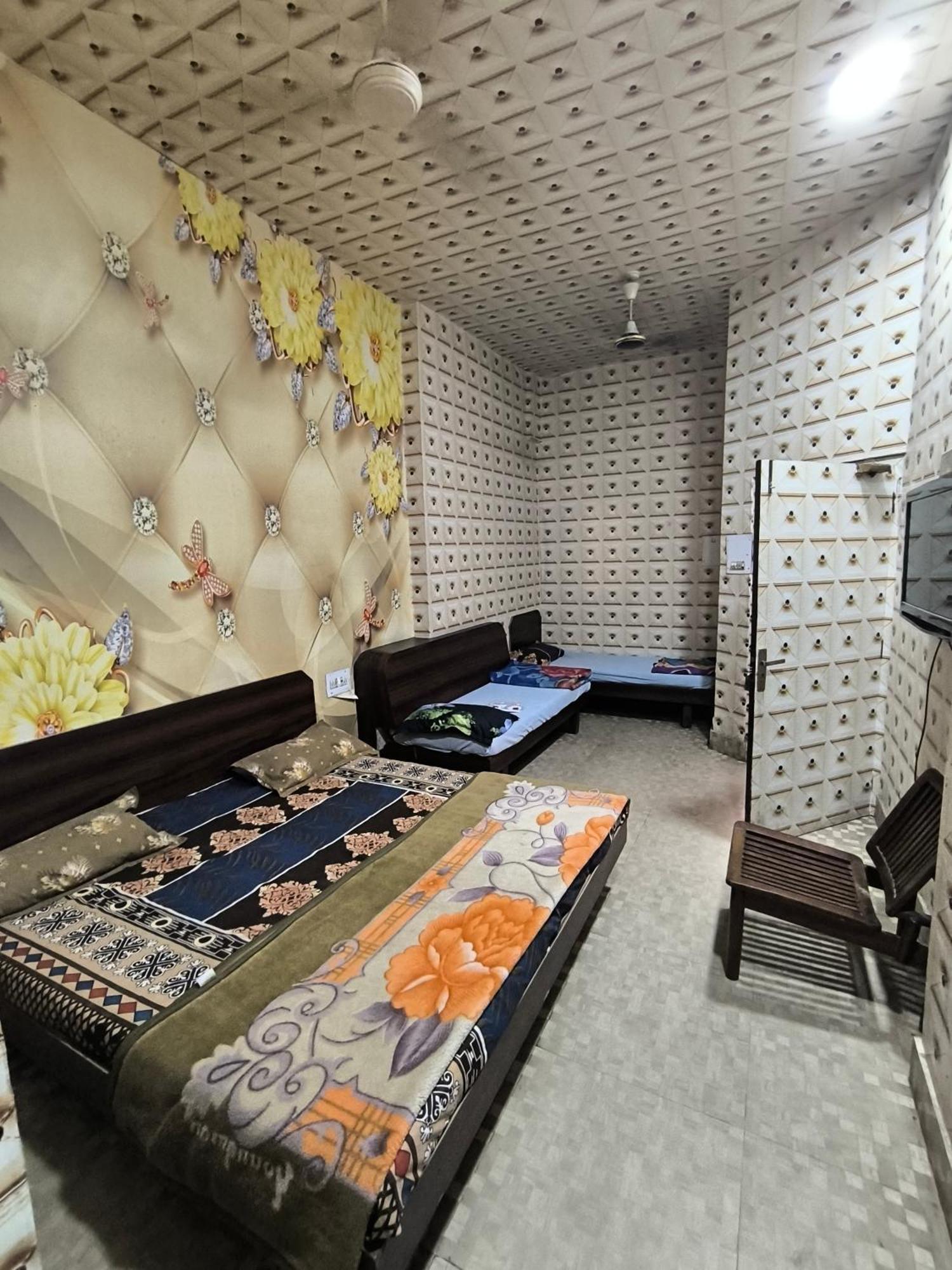 Hotel Jogi Welcome Families, Friends, Groups, Couples, Singles Fully Airconditioner, Attach Washrooms, Lift, Wifi, 24 Service, Power Backup Amritsar