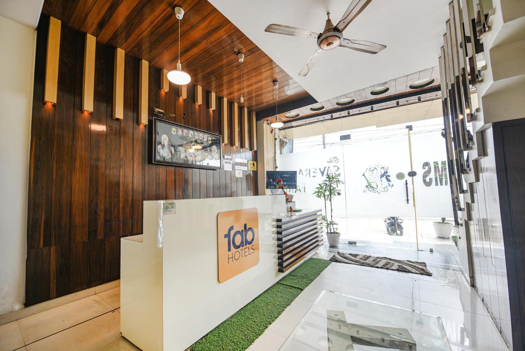 Hotel Fabhotel Savera Park 3*