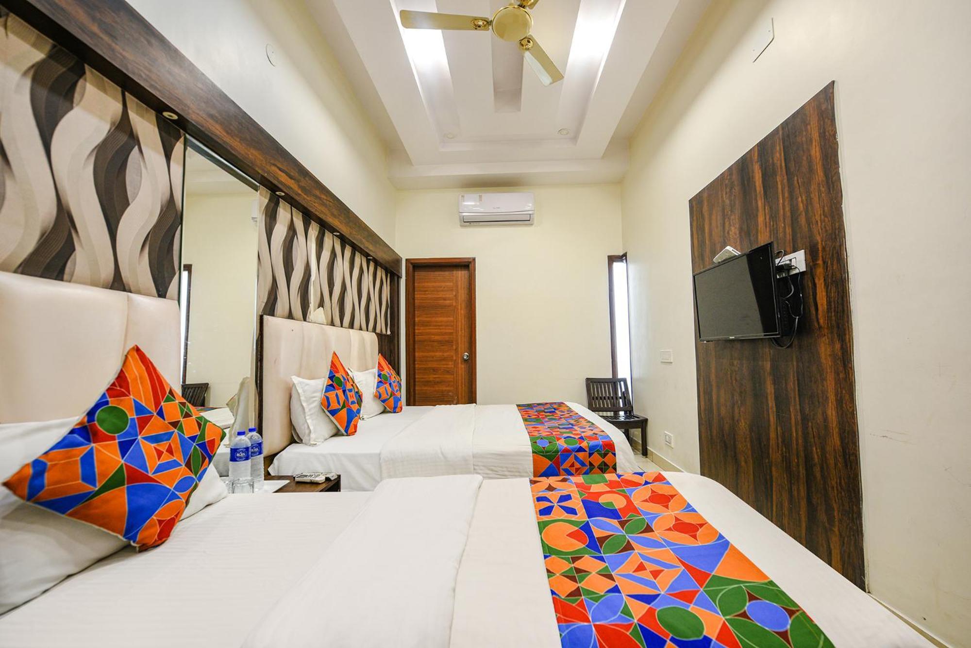 Fabhotel Savera Park 3*
