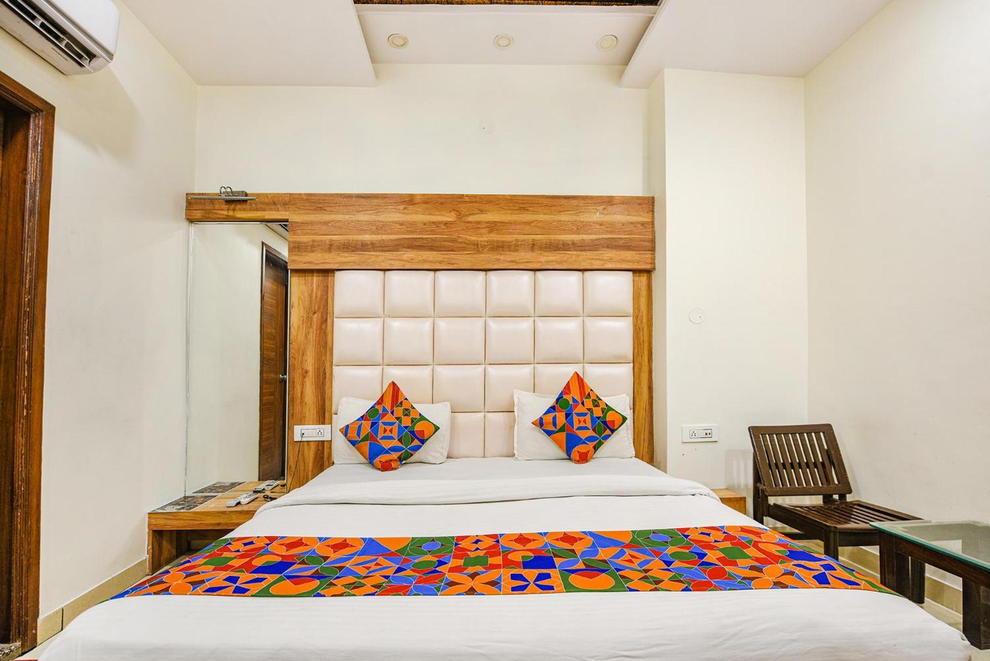 Hotel Fabhotel Savera Park 3*