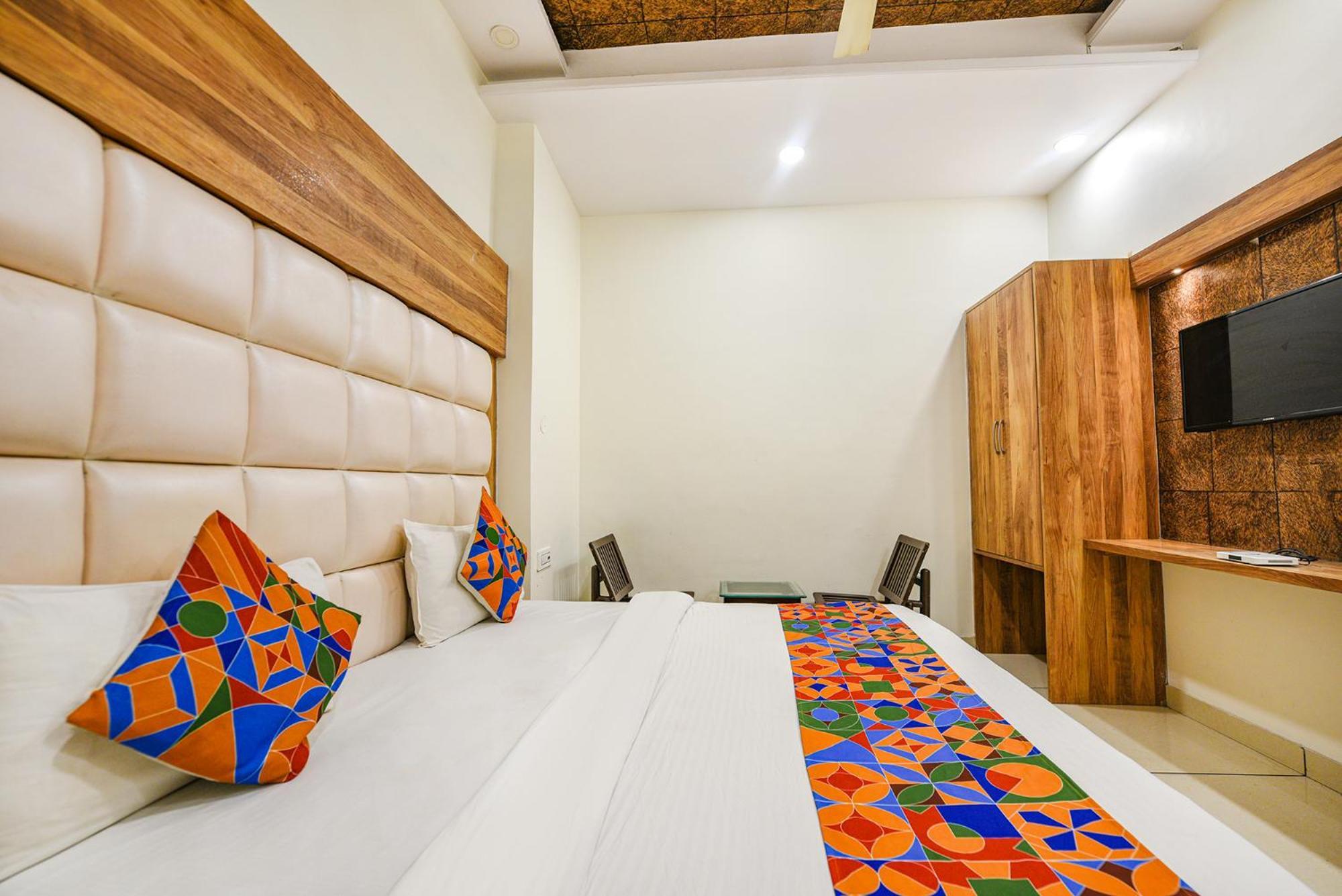 Fabhotel Savera Park 3*