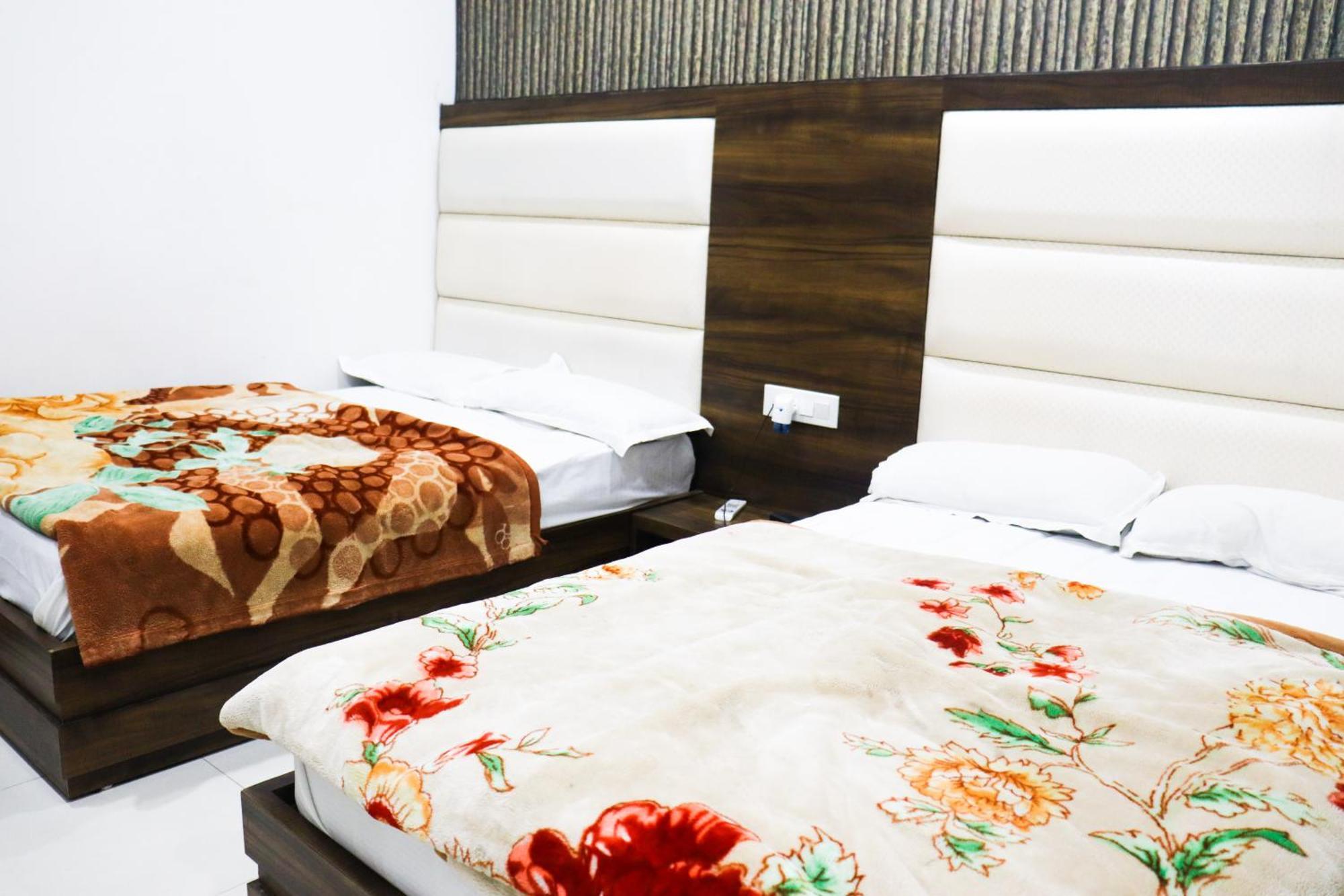 Puri Grand Guest house 3*