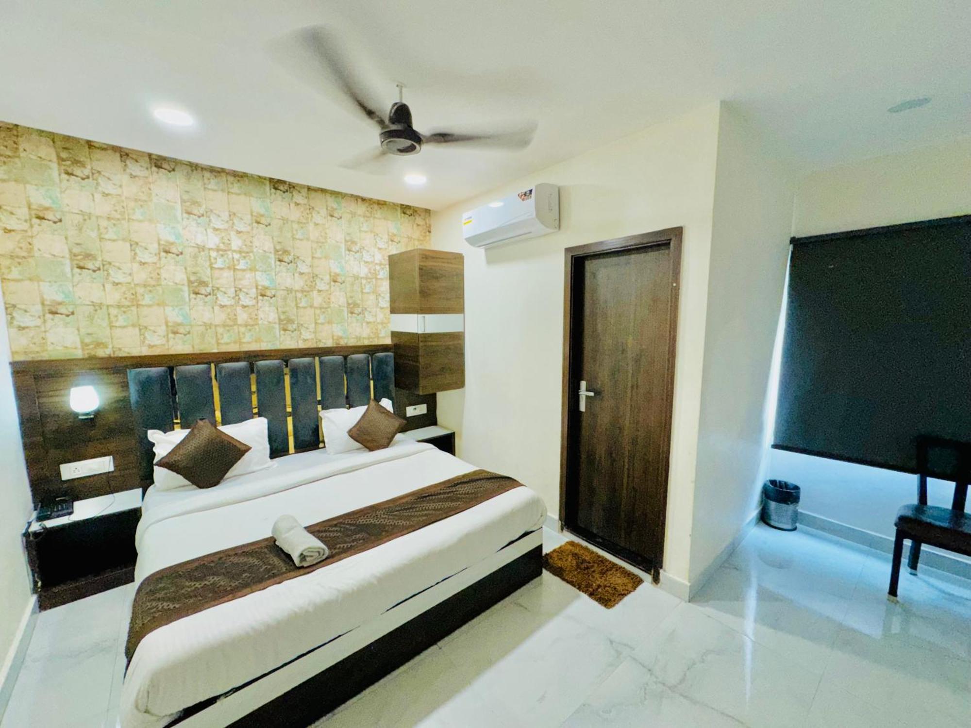 Gs 200 Mtr From Golden Temple Hotel Amritsar