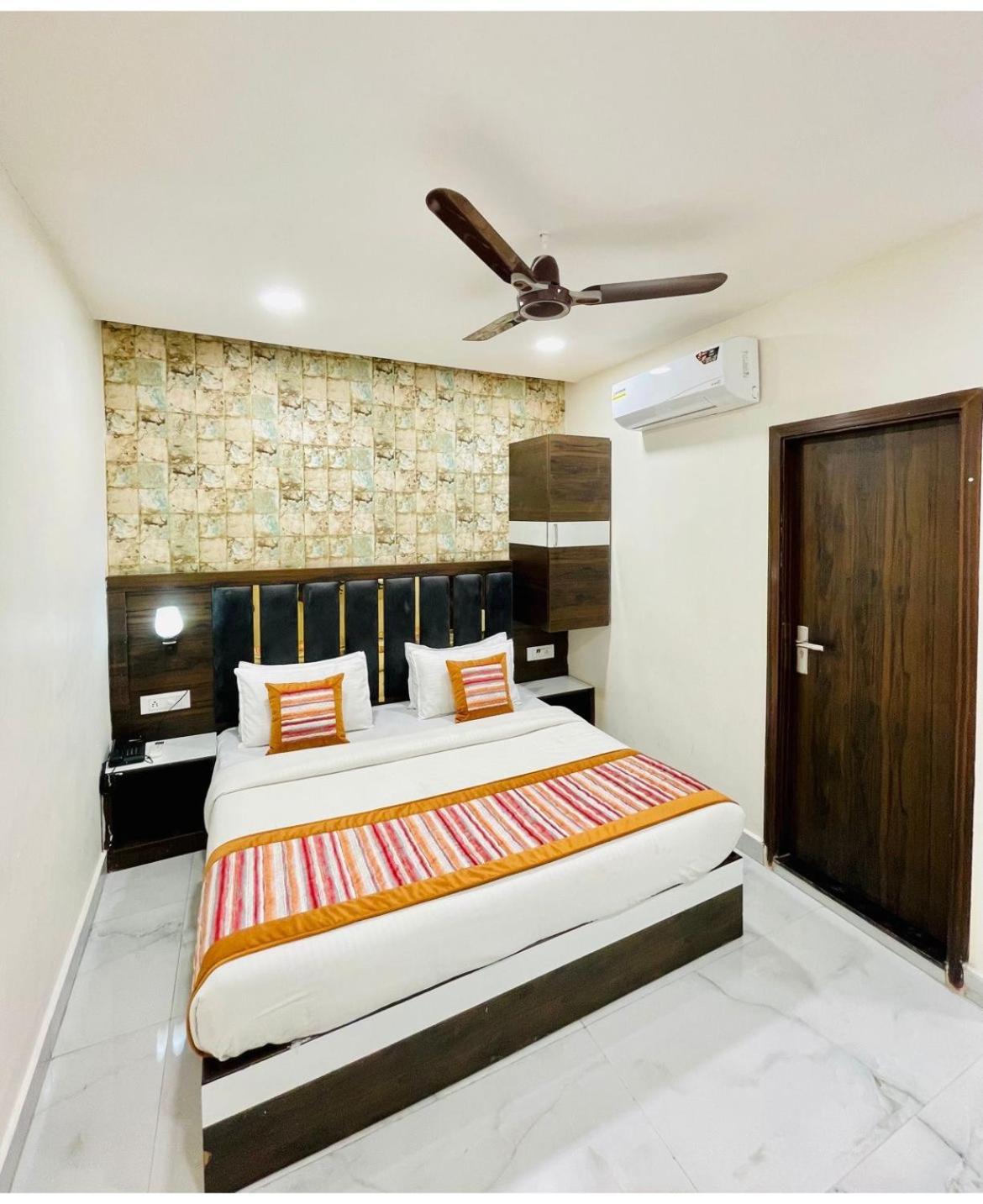 Gs 200 Mtr From Golden Temple Hotel Amritsar