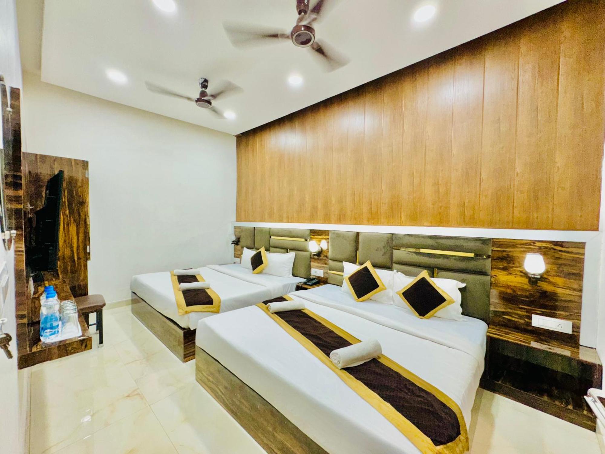 Gs 200 Mtr From Golden Temple 3* Amritsar