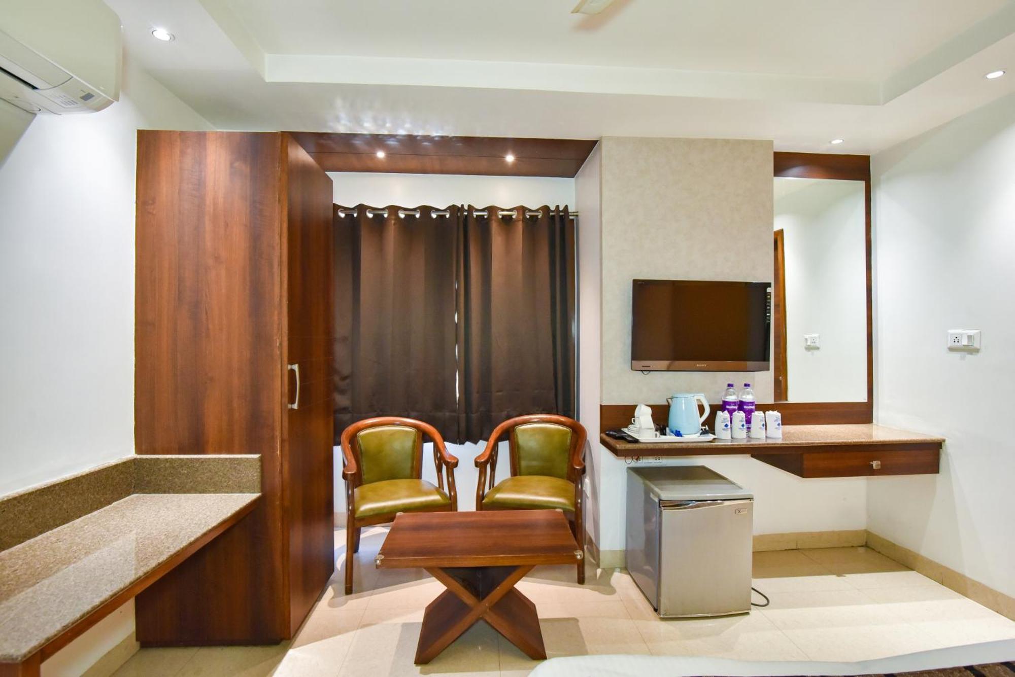 Sapphire Opposite Golden Temple Hotel 3*