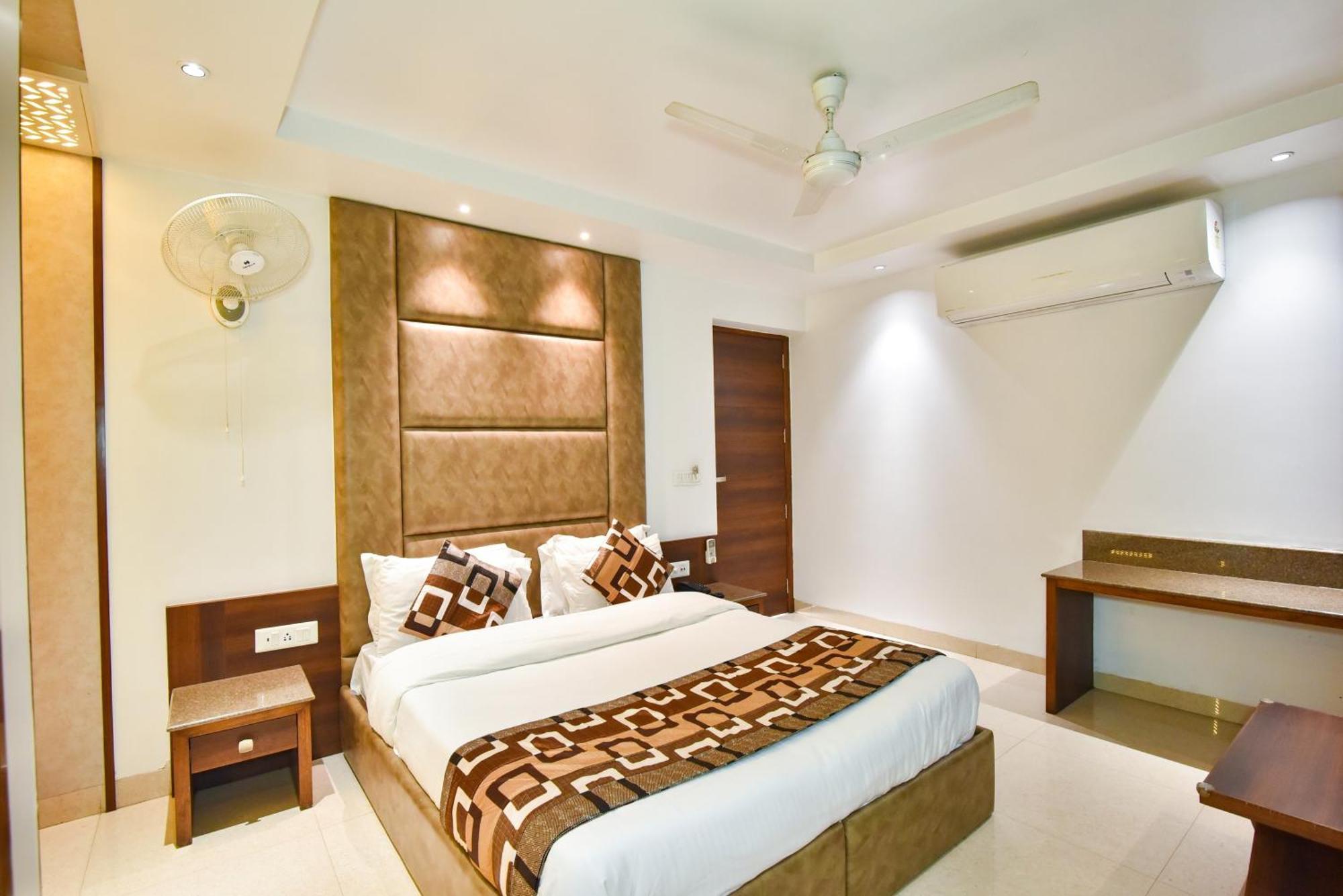Sapphire Opposite Golden Temple Hotel