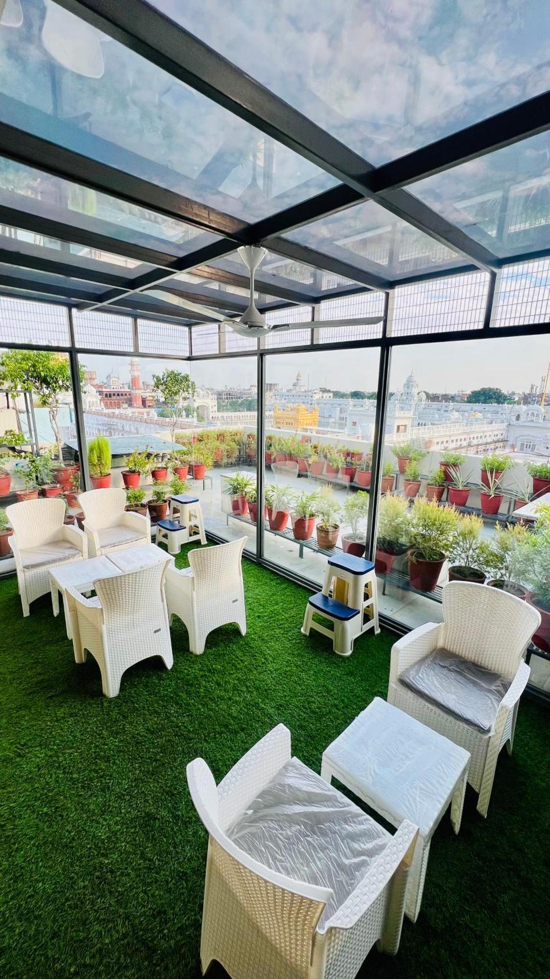 Hotel Sapphire Opposite Golden Temple 3*