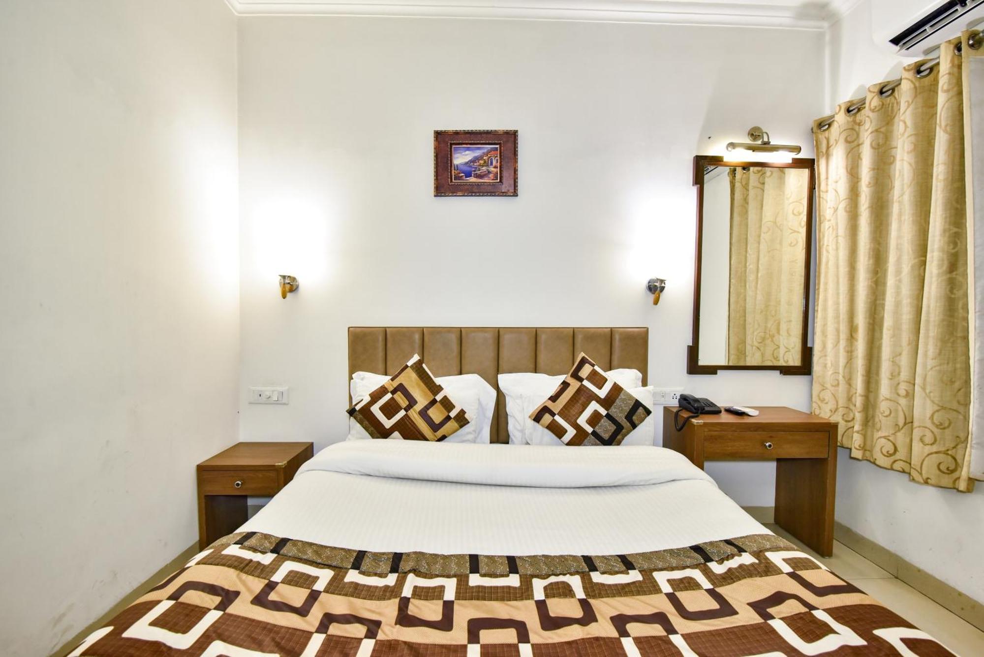 Sapphire Opposite Golden Temple Hotel