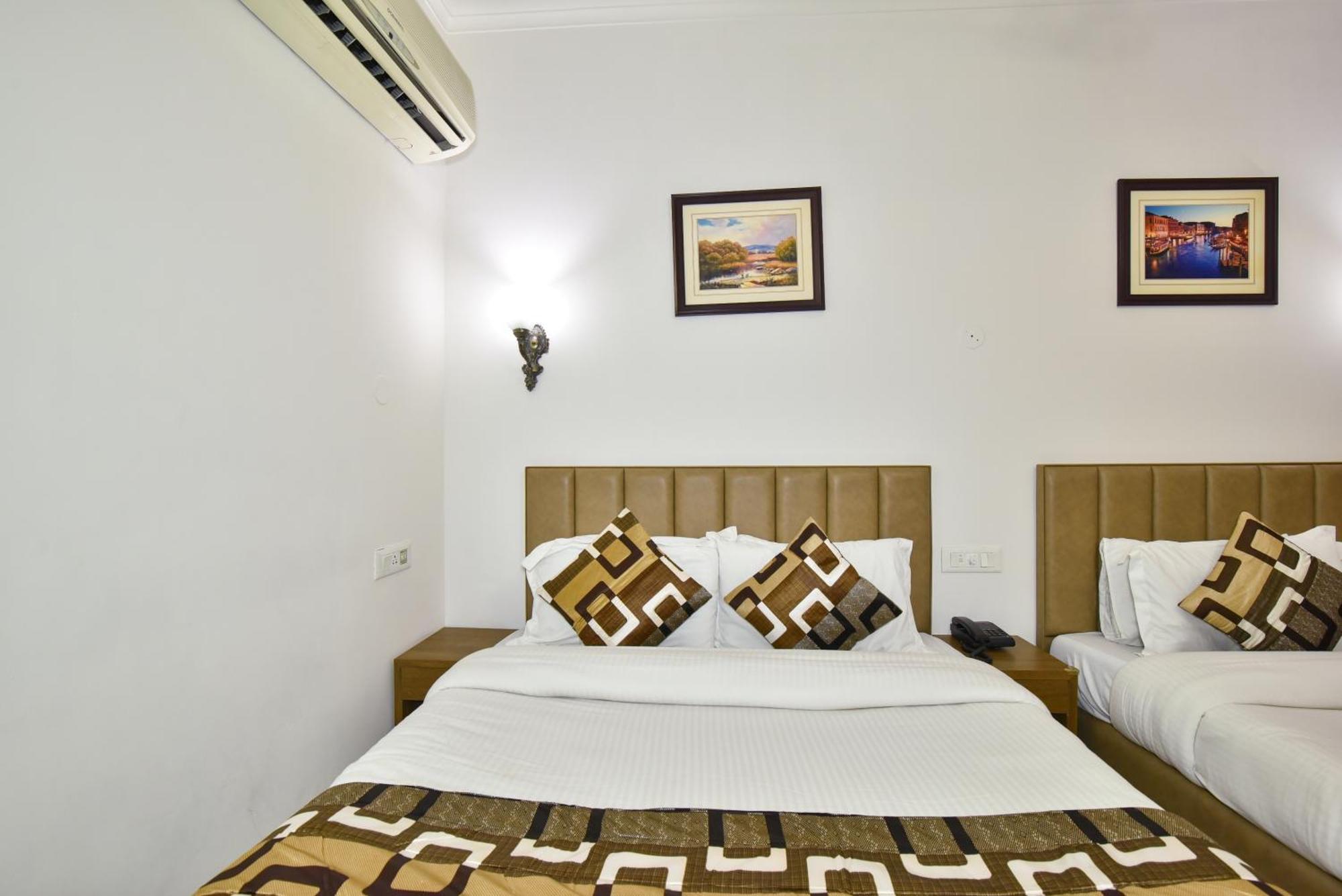 Sapphire Opposite Golden Temple Hotel 3*