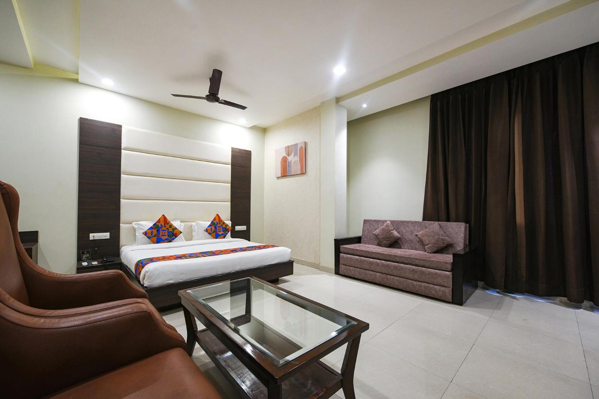 Fabhotel Kk Continental 50 Meter From Railway Station - Hotel 2*