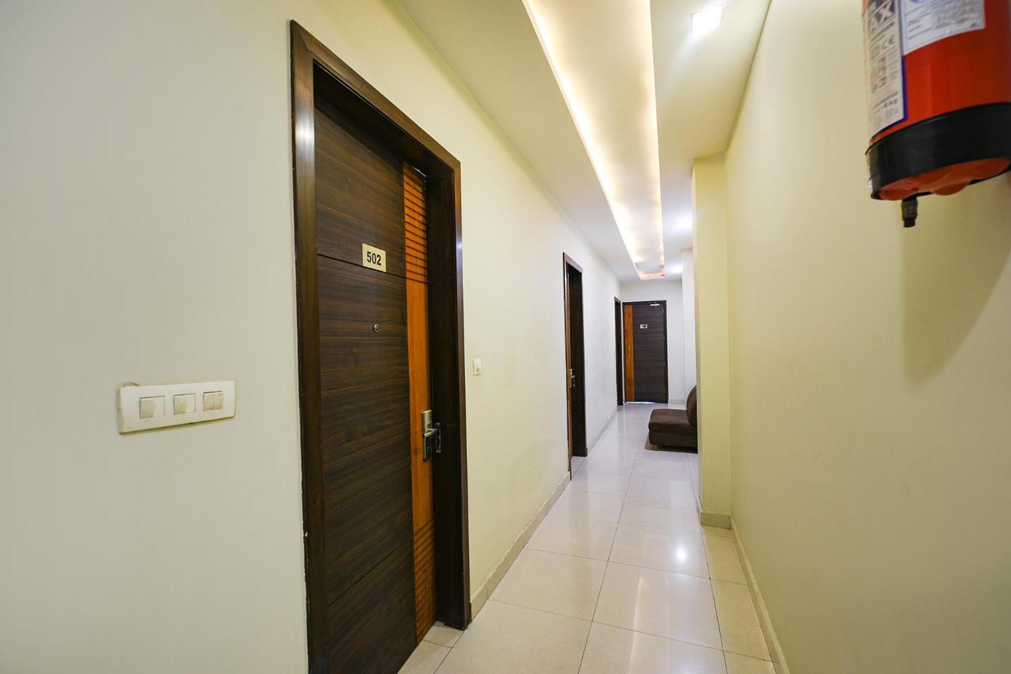 Fabhotel Kk Continental 50 Meter From Railway Station - 2*