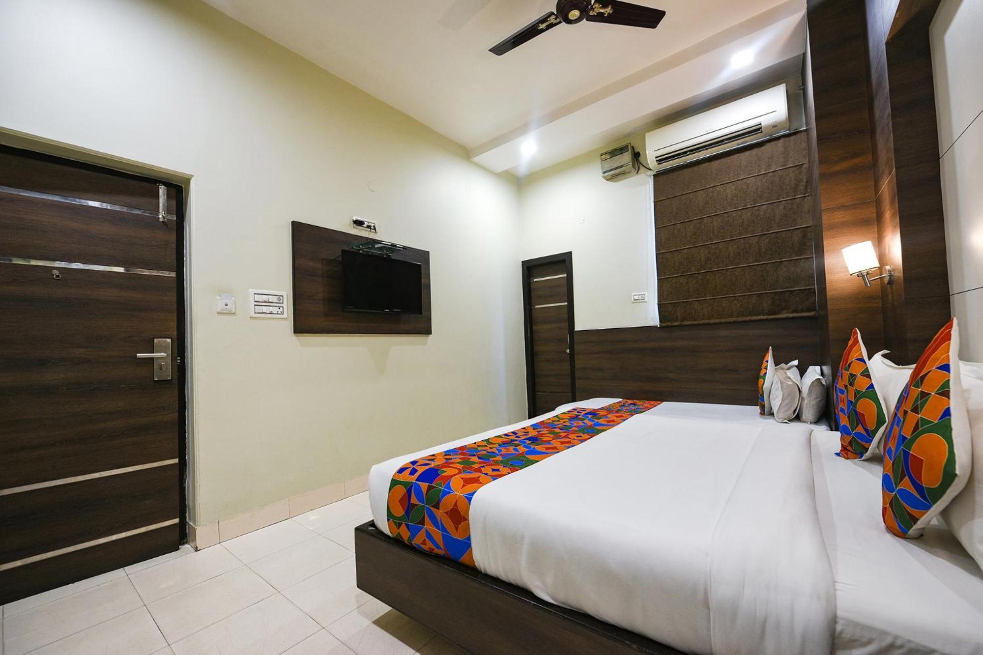 Fabhotel Kk Continental 50 Meter From Railway Station - 2*